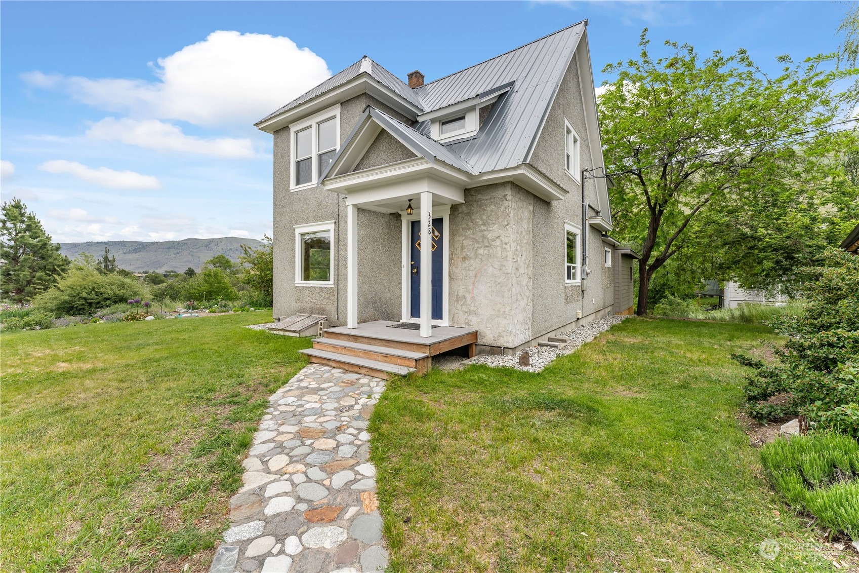 328 E Raymond Street