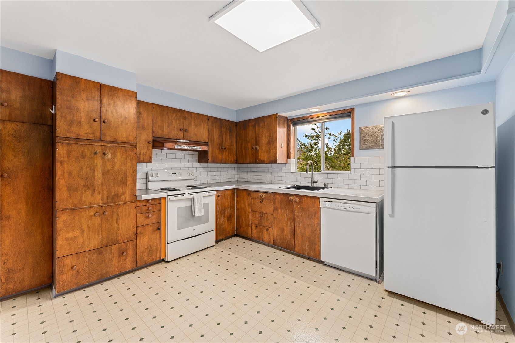 328 E Raymond Street