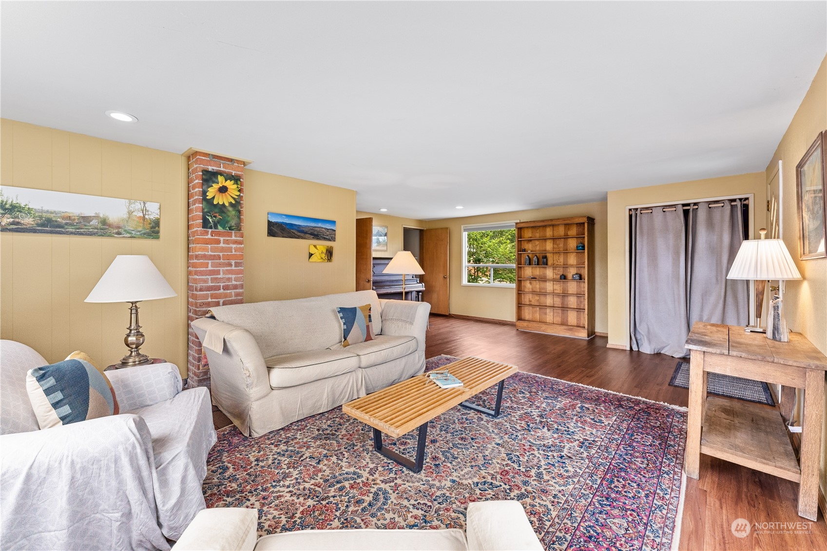 328 E Raymond Street