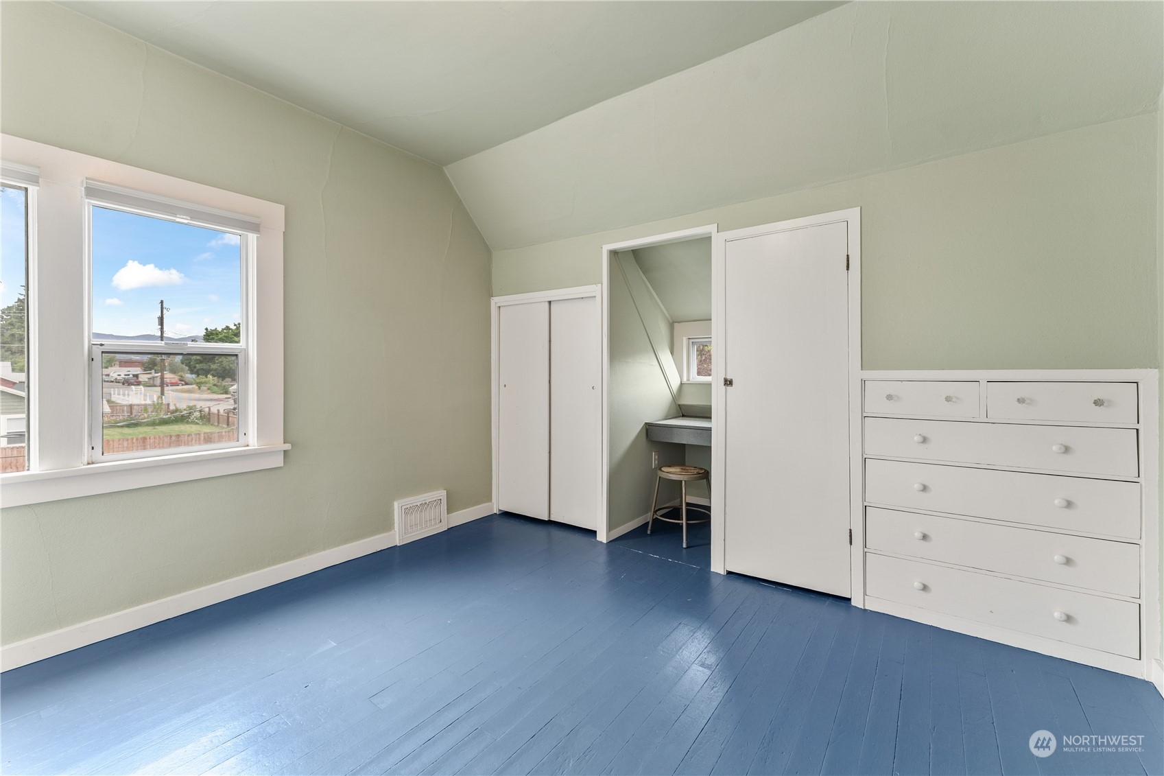 328 E Raymond Street