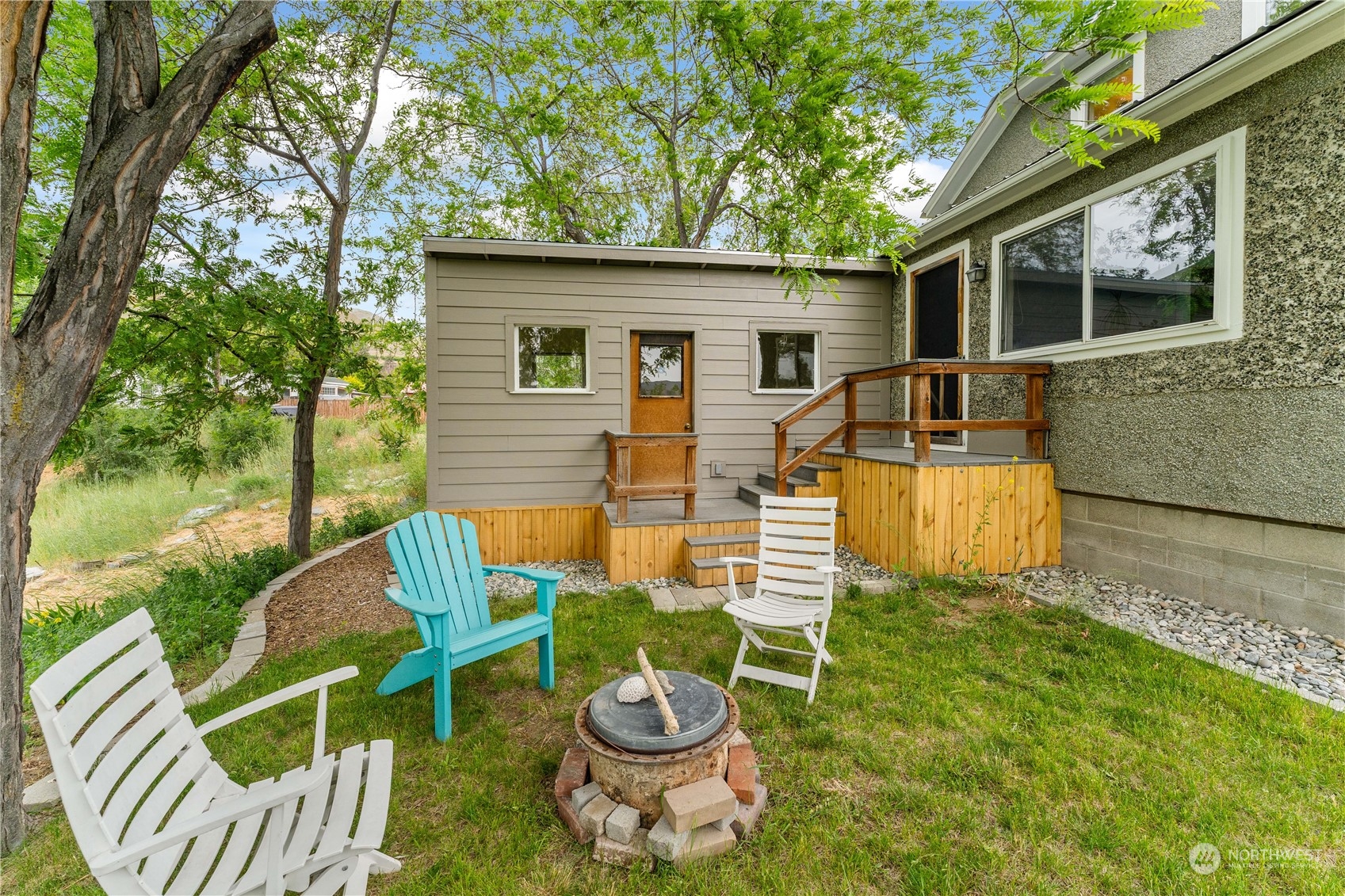 328 E Raymond Street