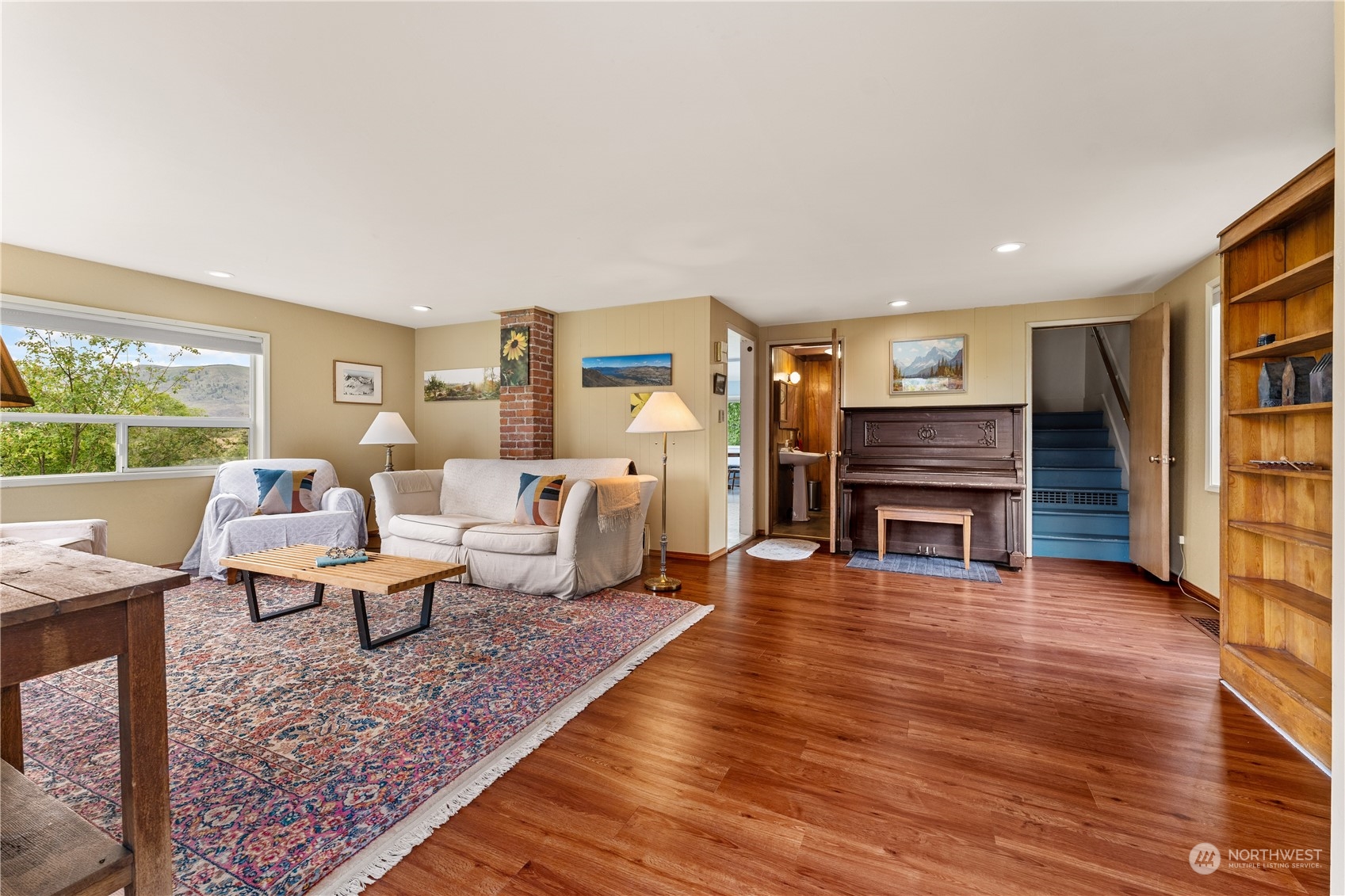 328 E Raymond Street