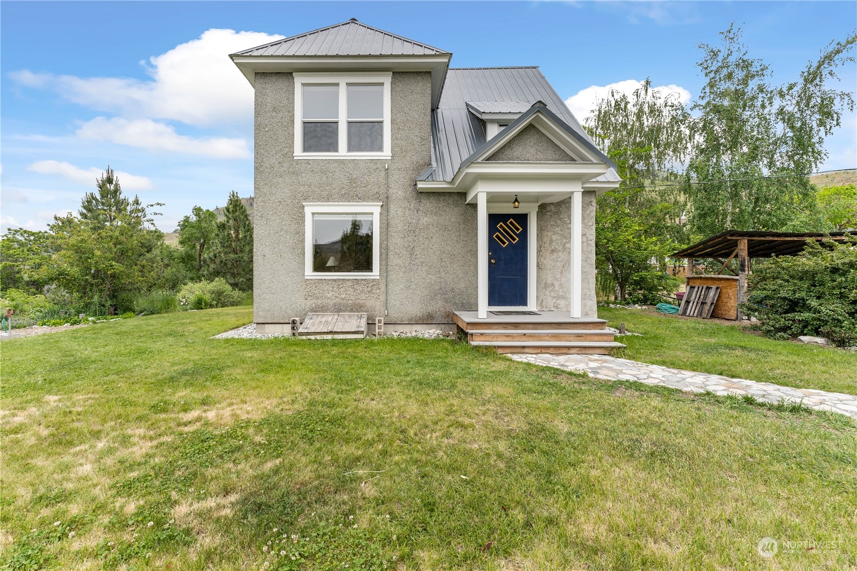 328 E Raymond Street