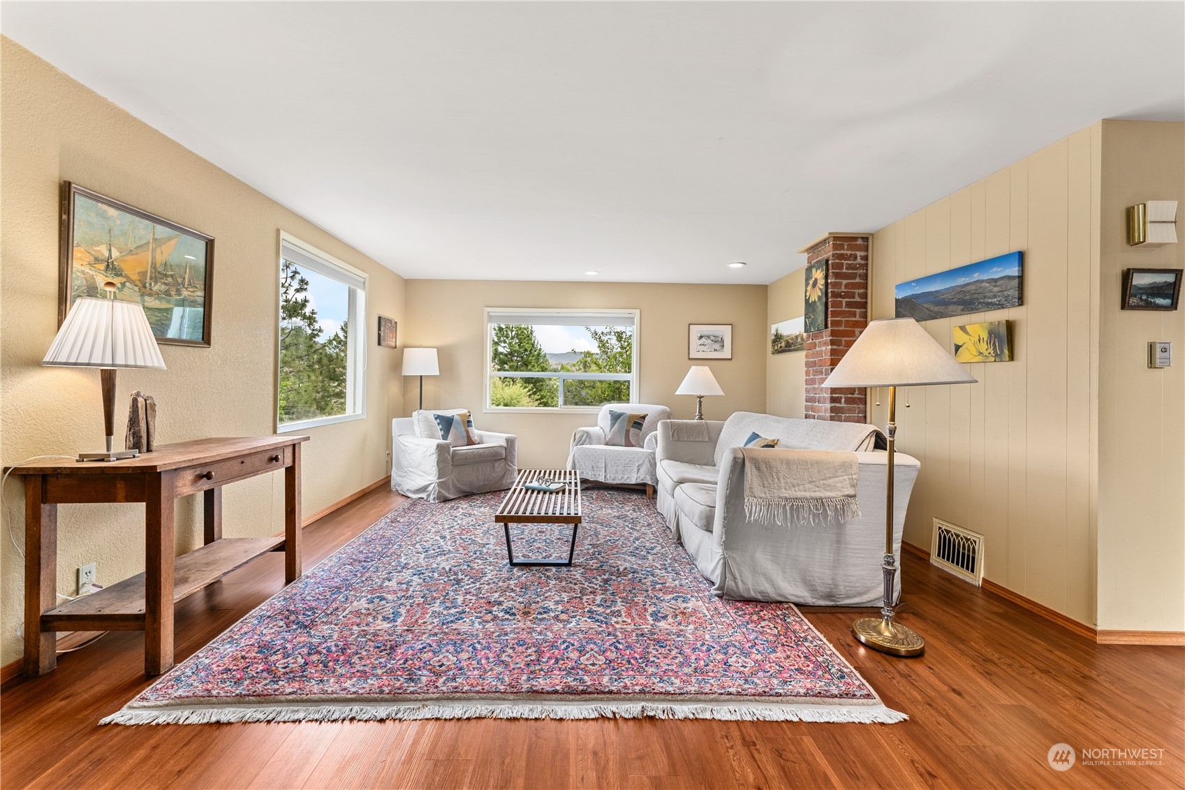 328 E Raymond Street