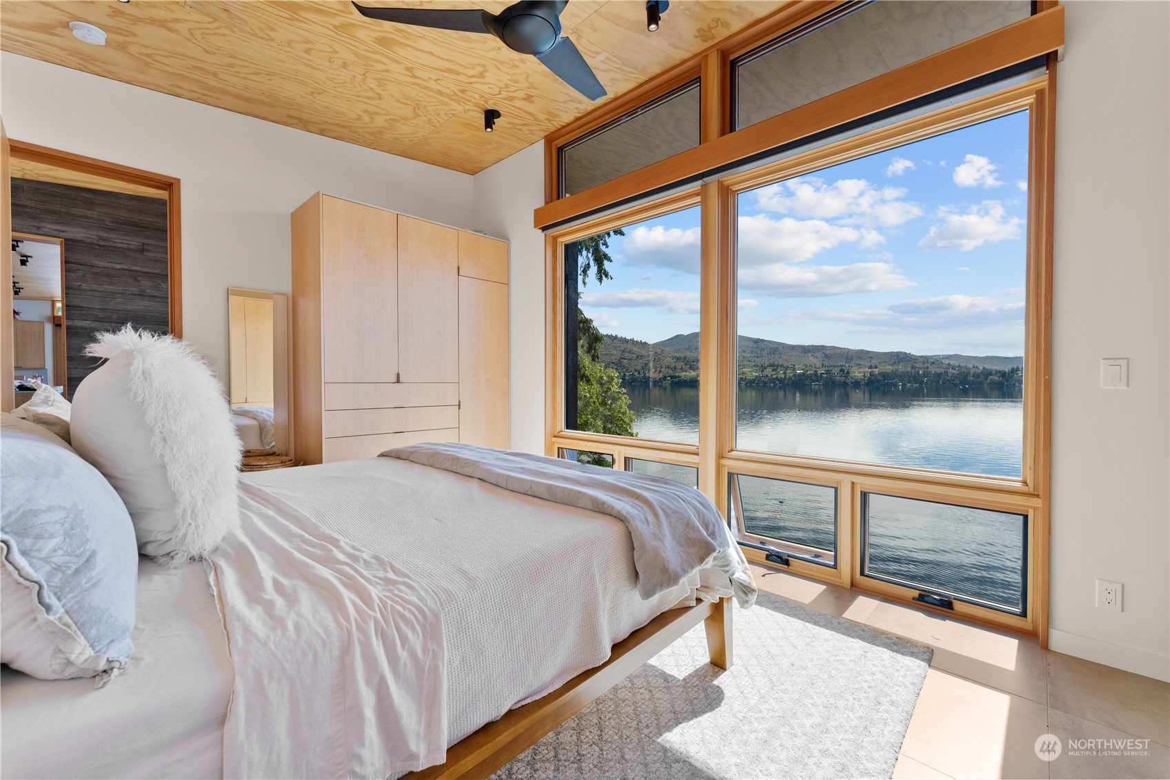 13561 S Lakeshore Road