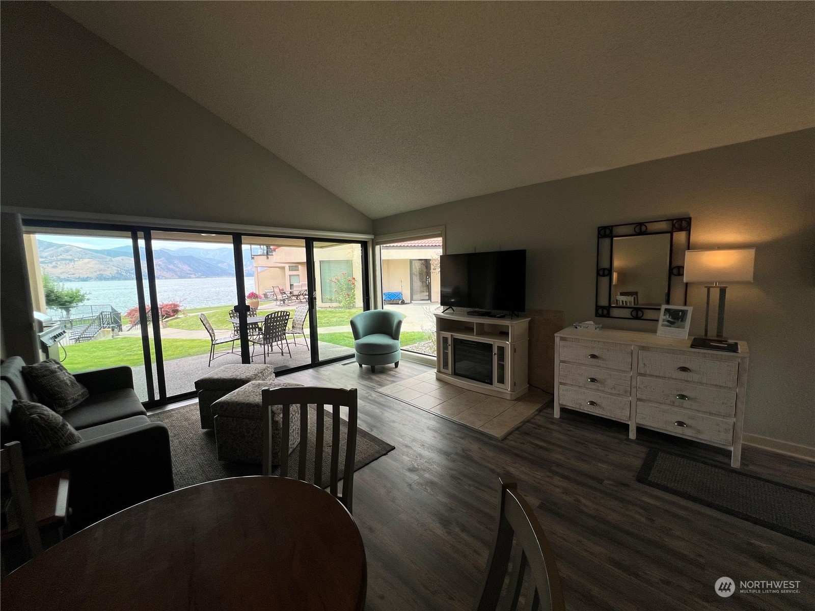 100 Lake Chelan Shores Drive Unit: 4-4