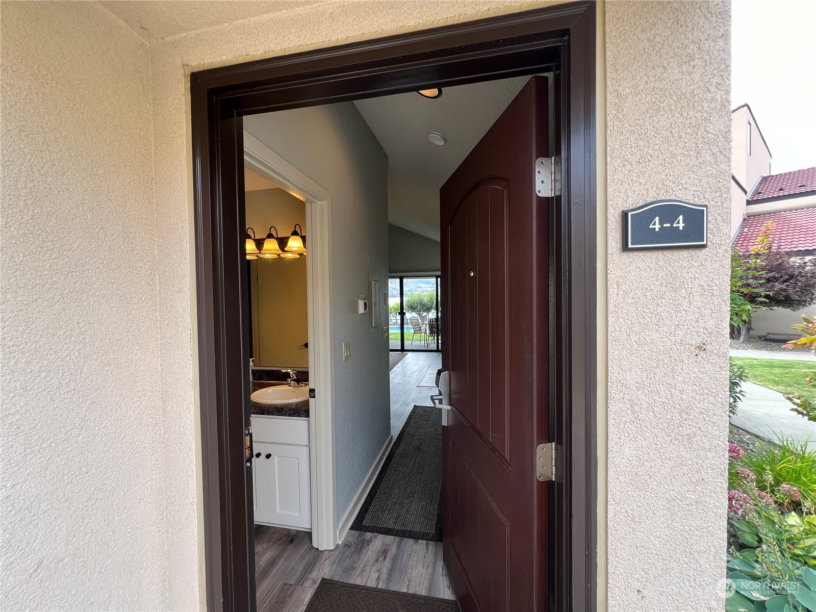 100 Lake Chelan Shores Drive Unit: 4-4