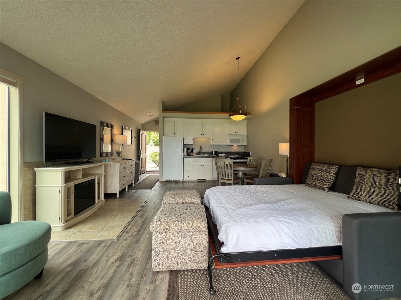 100 Lake Chelan Shores Drive Unit: 4-4