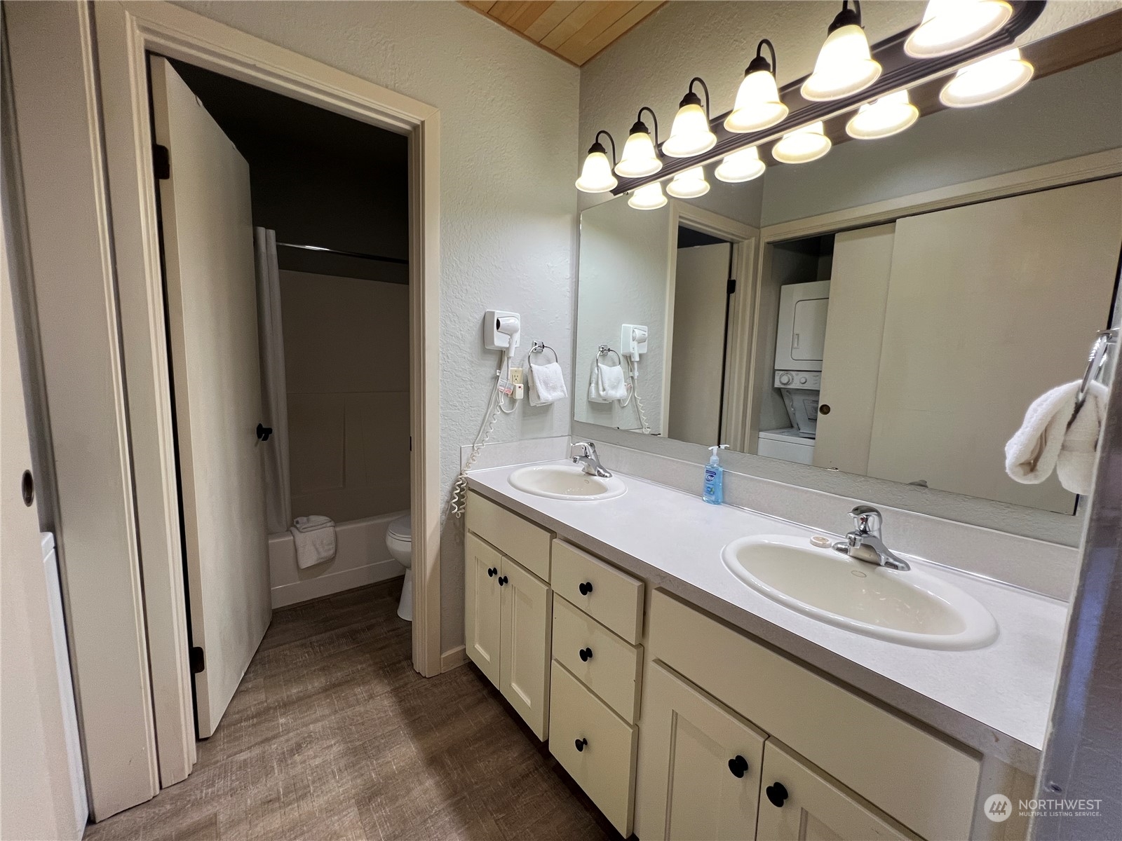 100 Lake Chelan Shores Drive Unit: 8-8 L