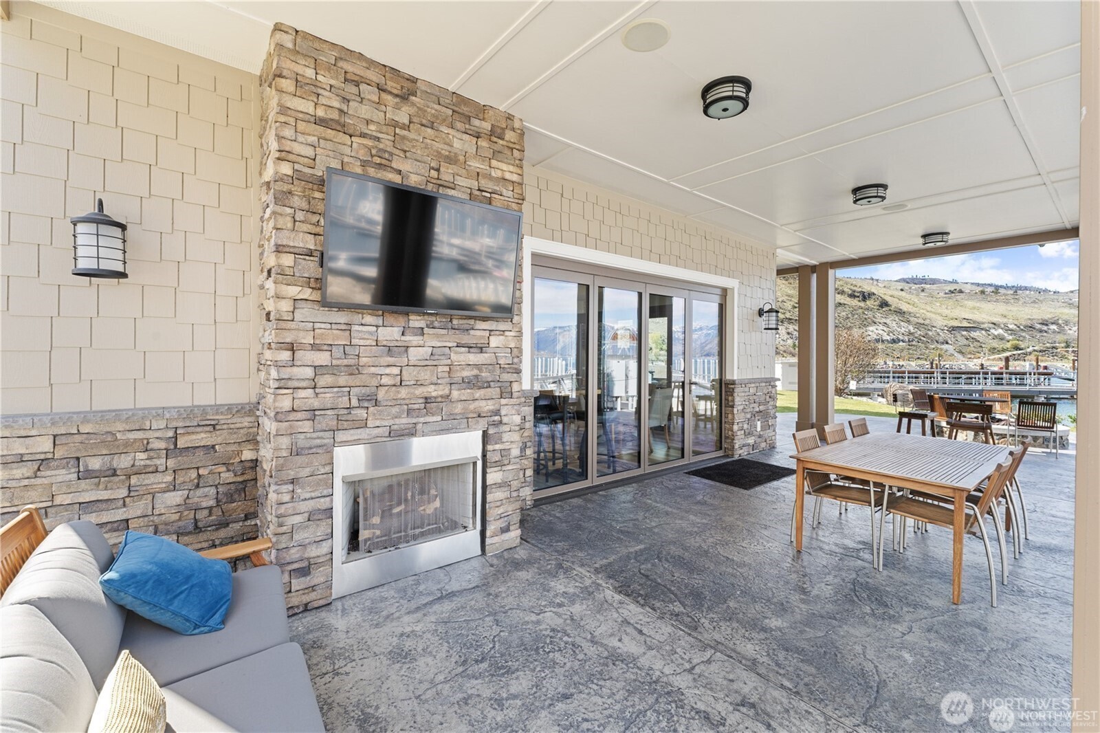 1350 W Woodin Avenue Unit: E8