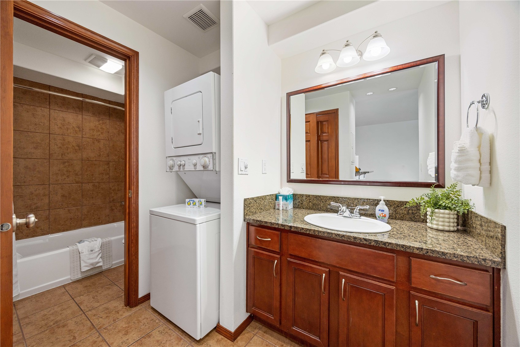 322 W Woodin Avenue Unit: 632