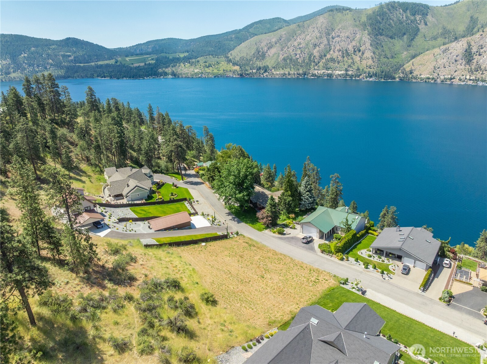 2870 Lakeshore Drive