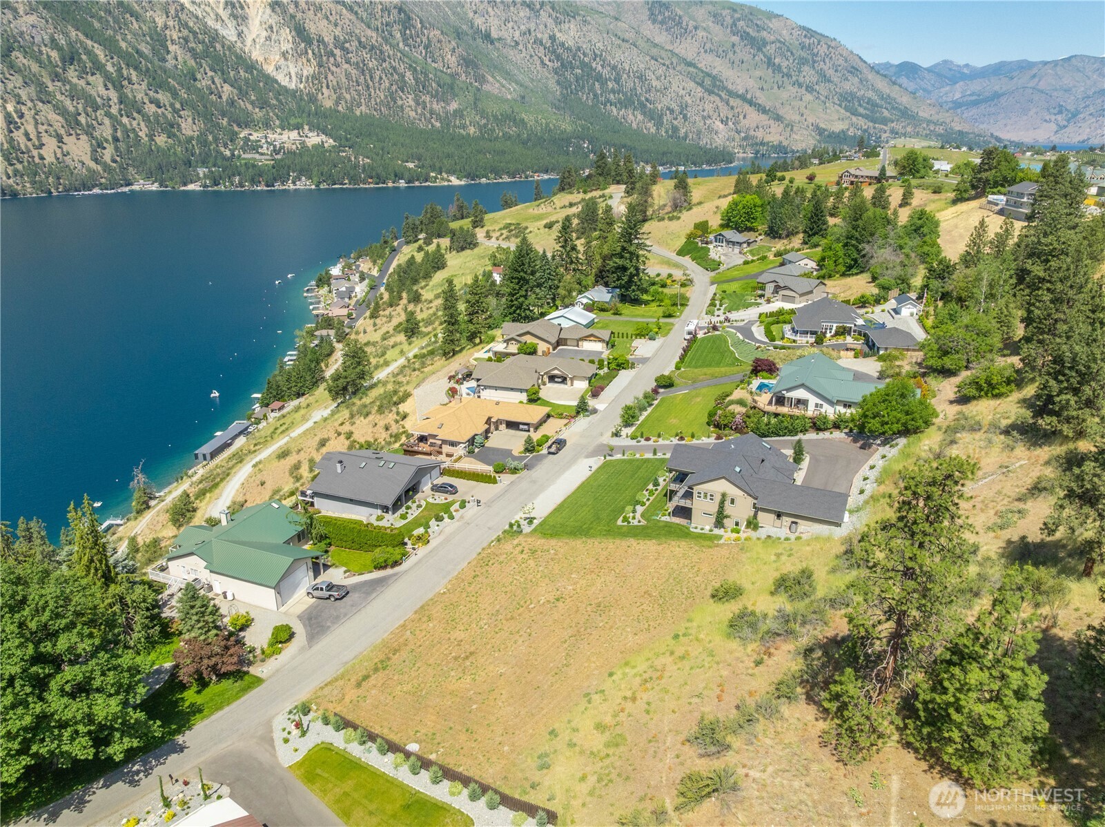 2870 Lakeshore Drive