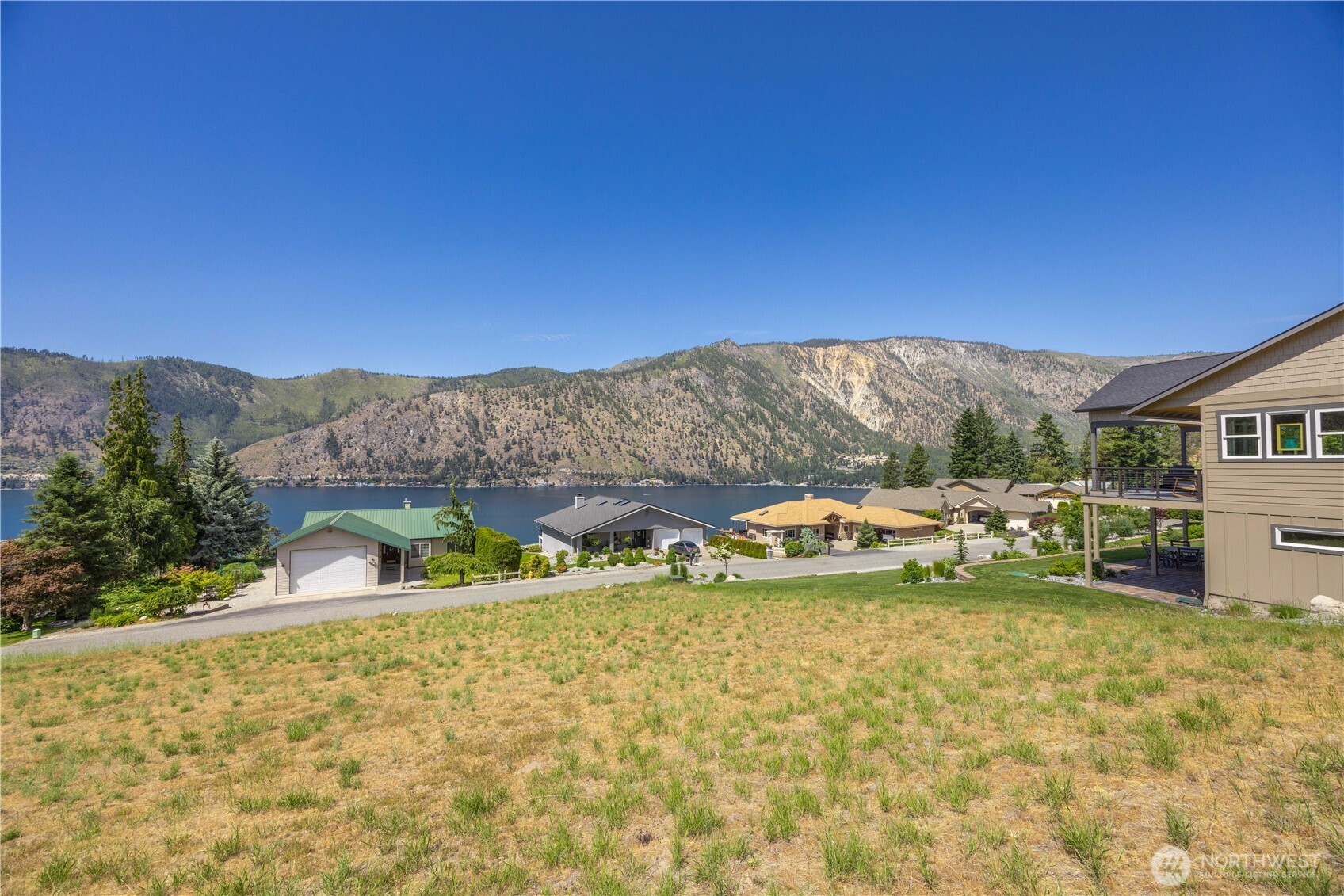 2870 Lakeshore Drive