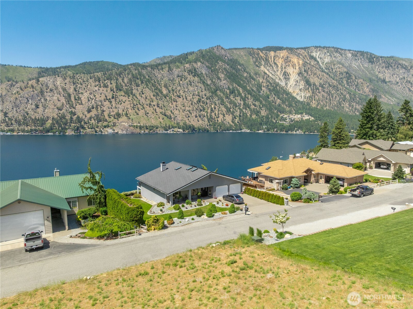 2870 Lakeshore Drive