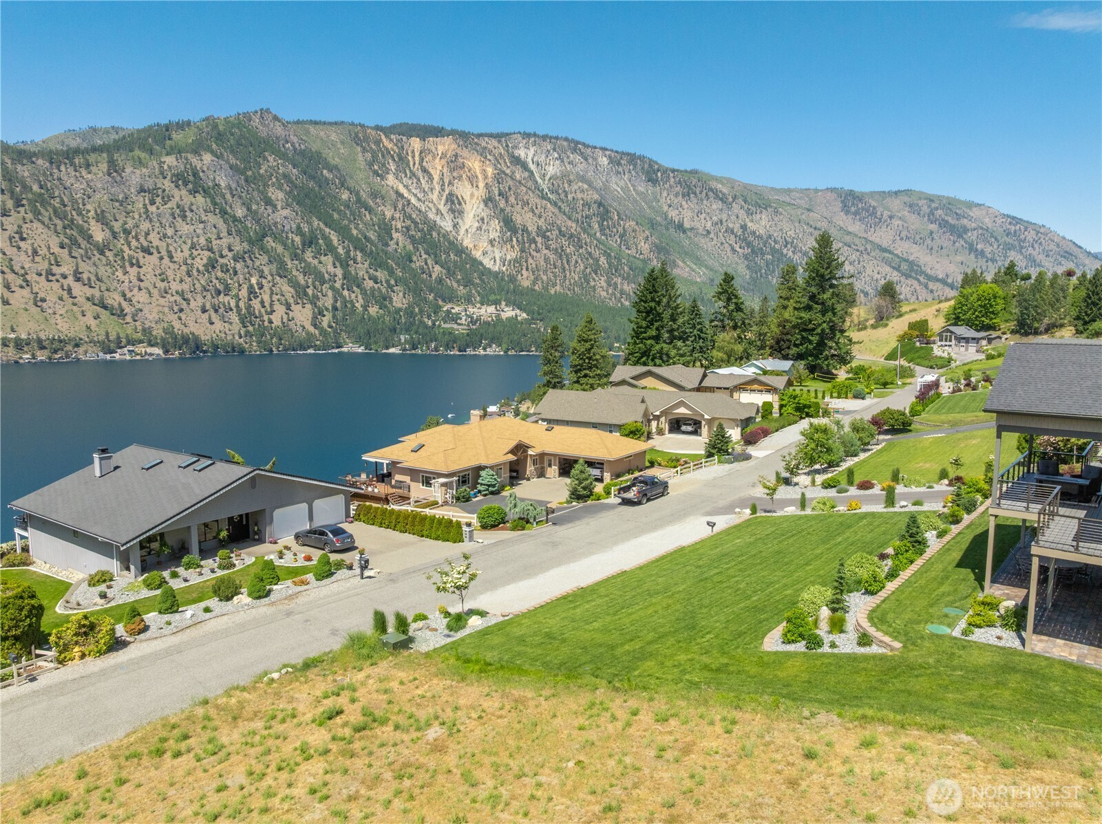 2870 Lakeshore Drive