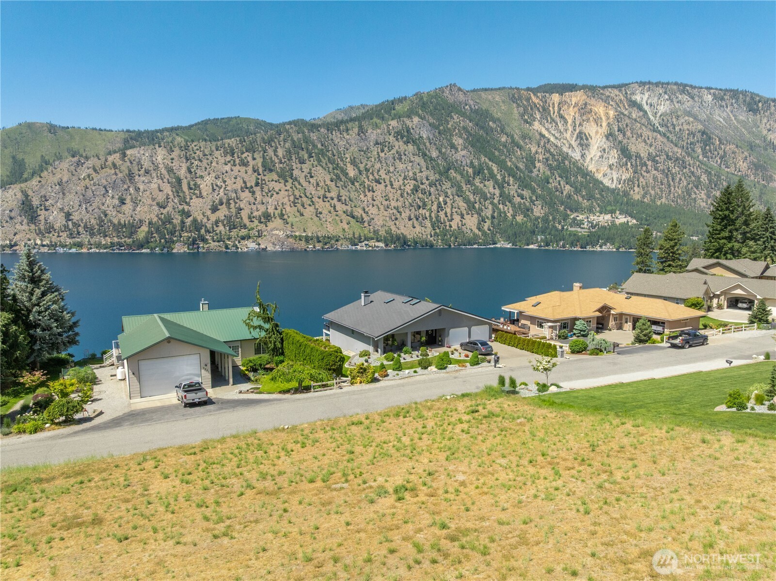 2870 Lakeshore Drive