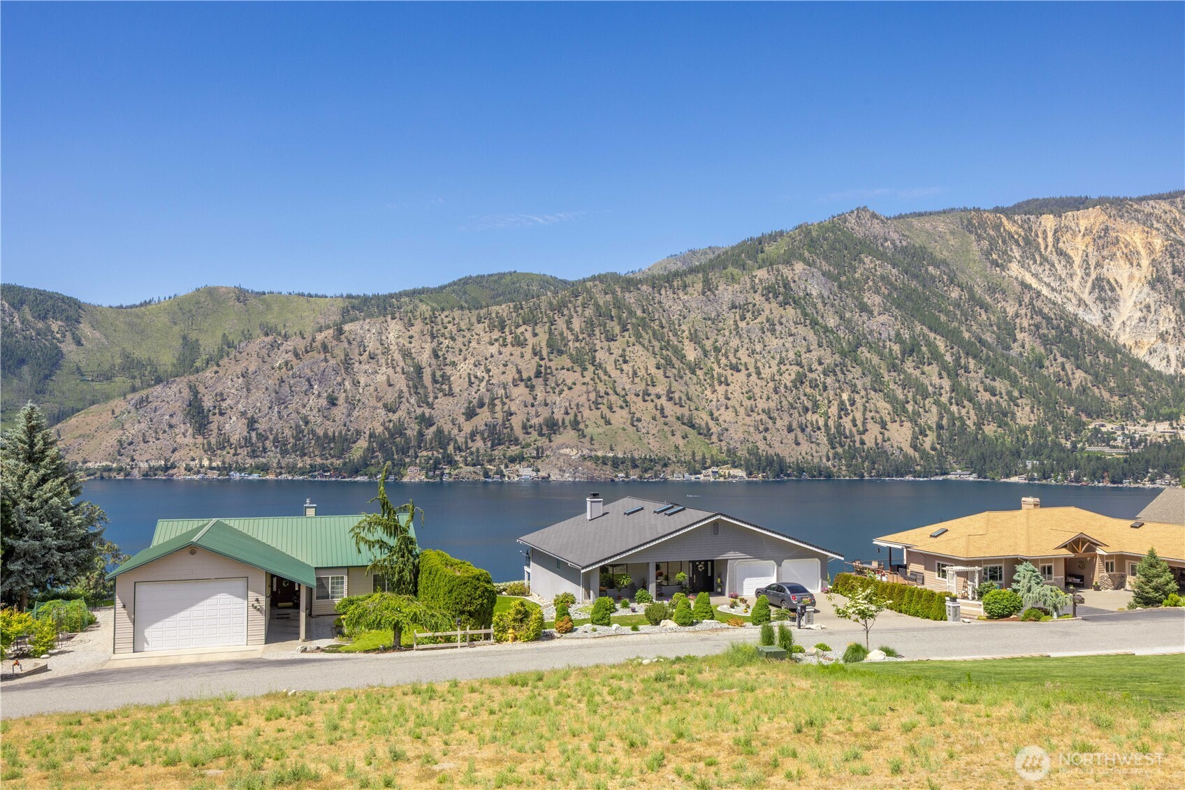2870 Lakeshore Drive
