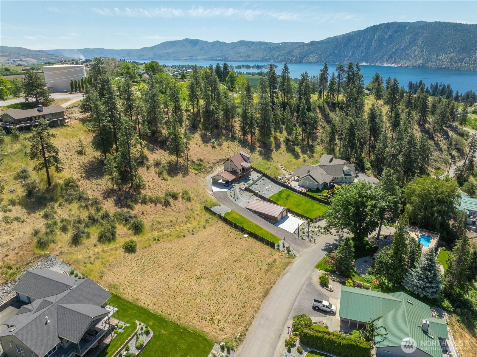 2870 Lakeshore Drive