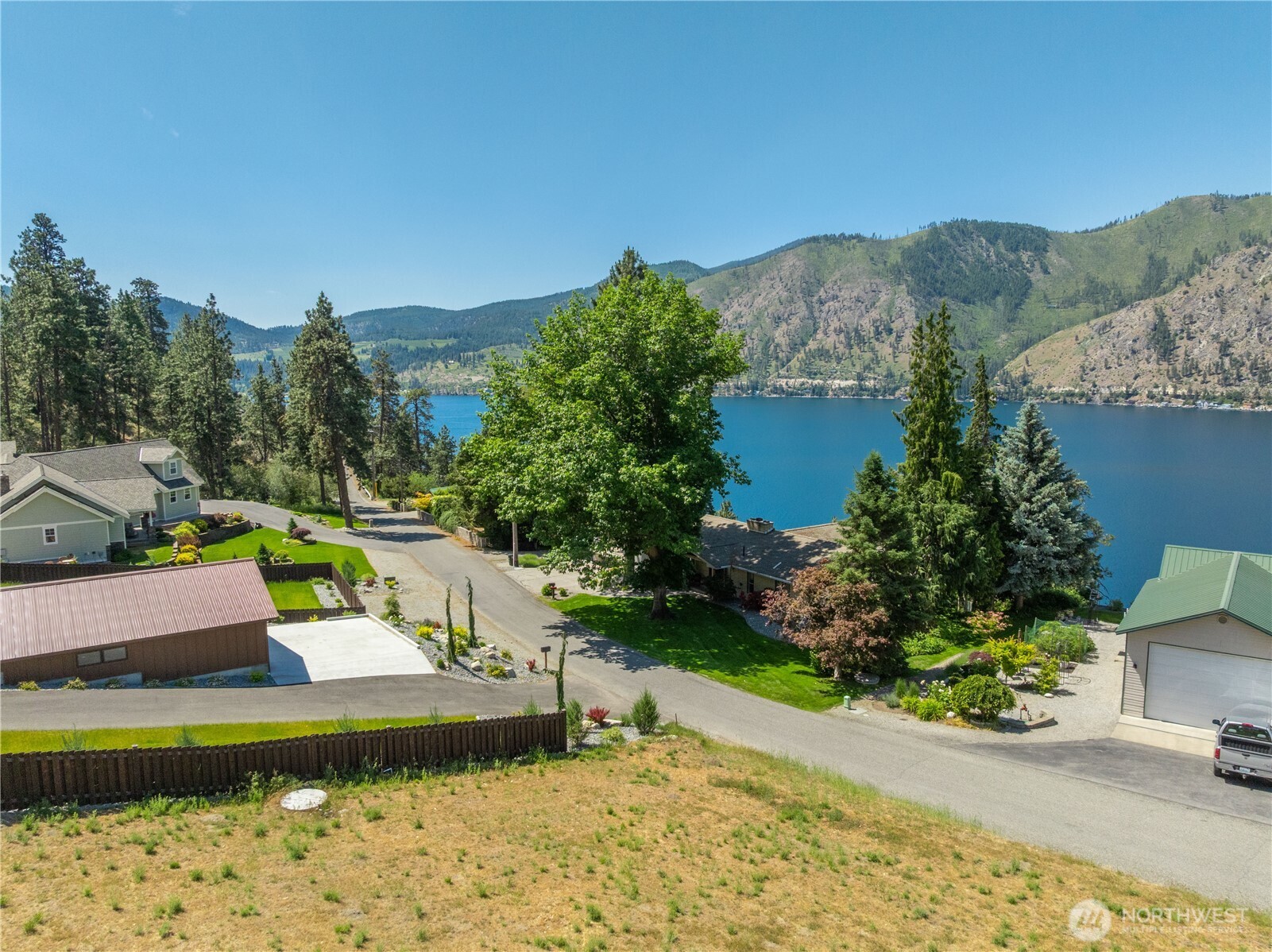 2870 Lakeshore Drive