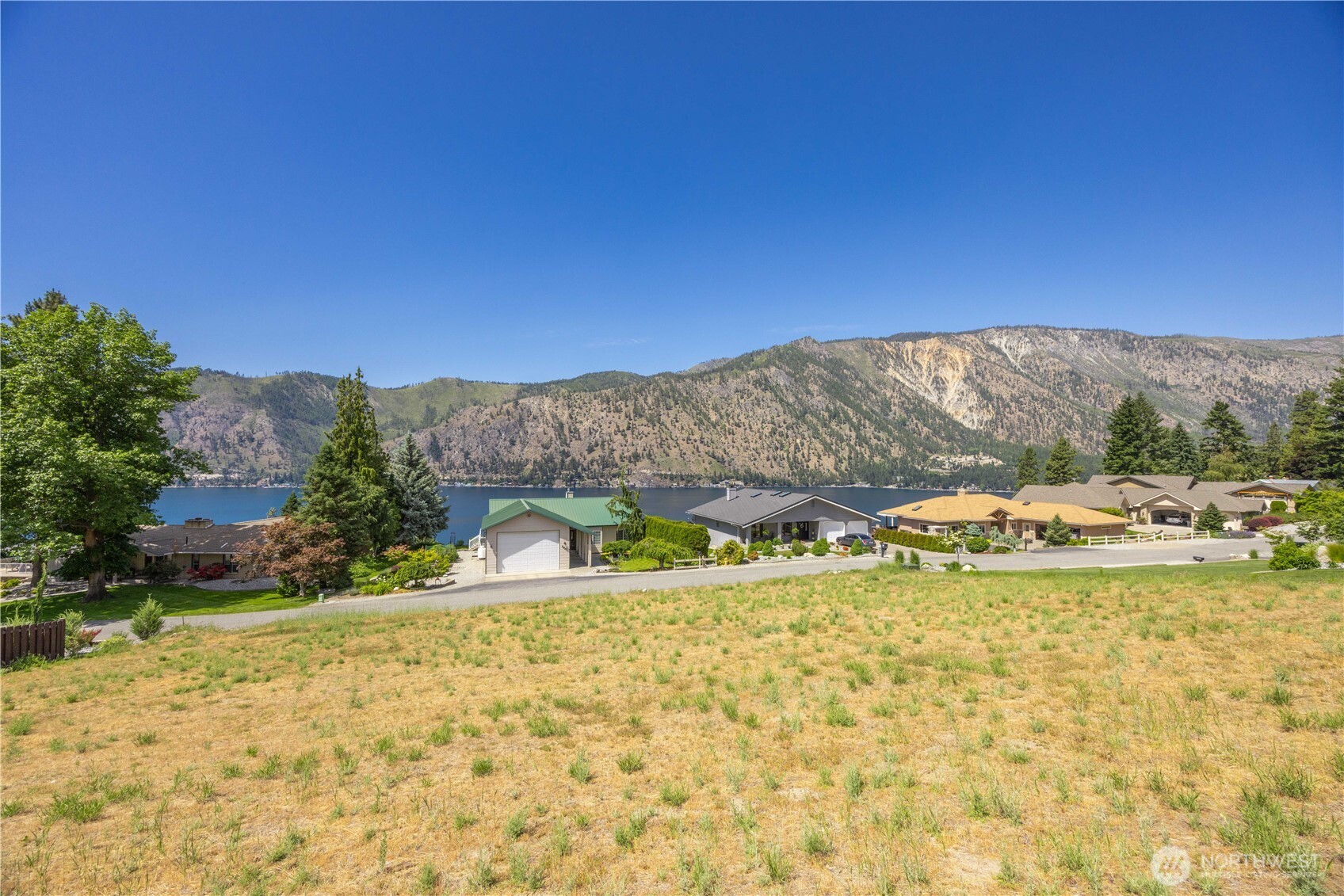 2870 Lakeshore Drive