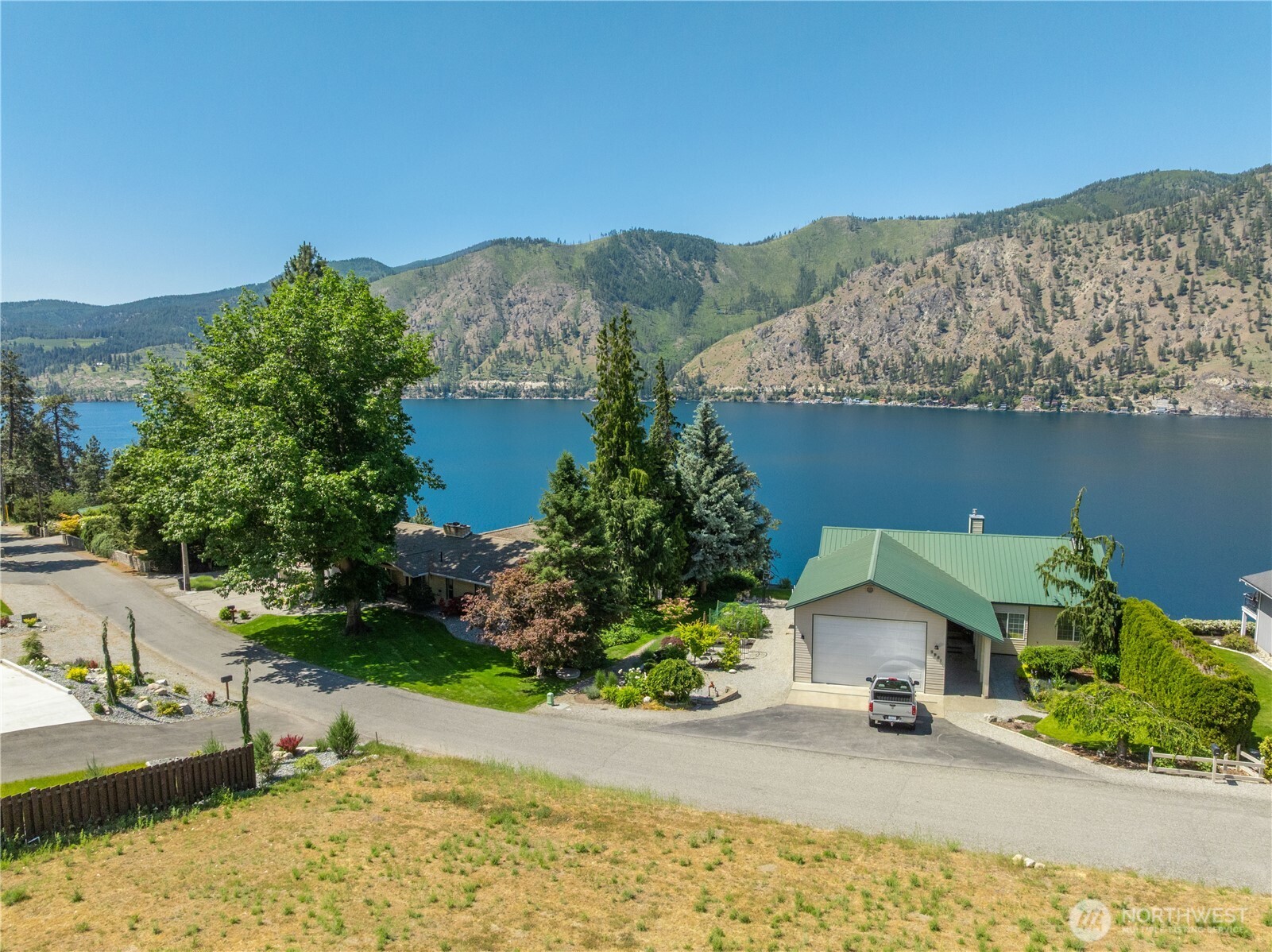 2870 Lakeshore Drive