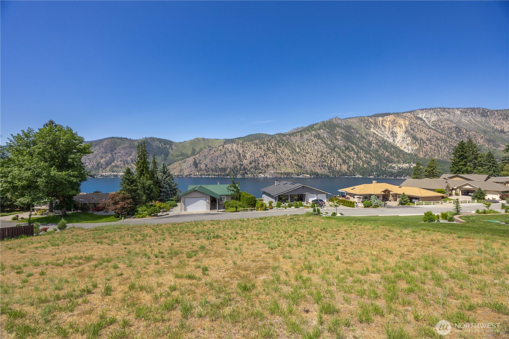 2870 Lakeshore Drive