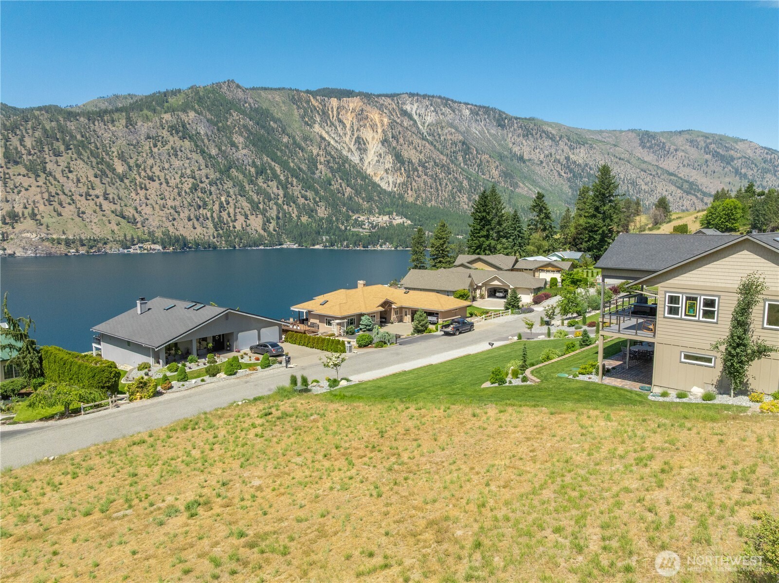 2870 Lakeshore Drive