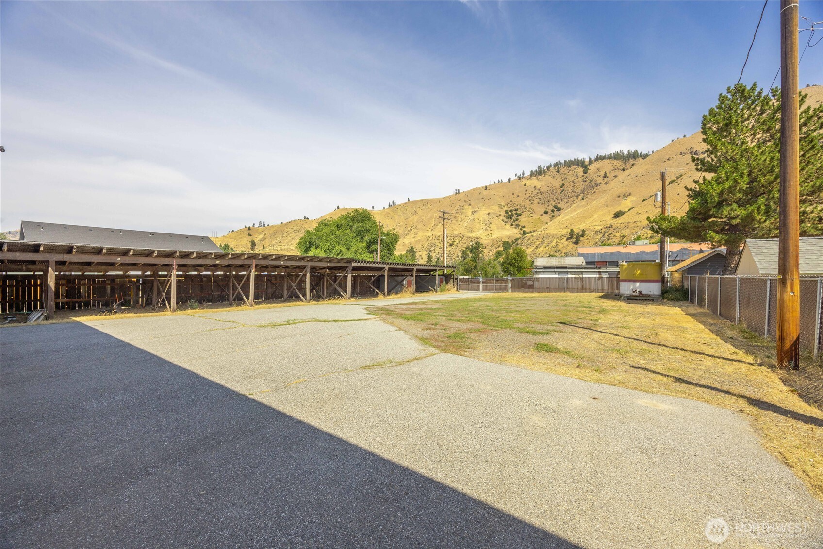 106 & 108 W Pleasant Avenue