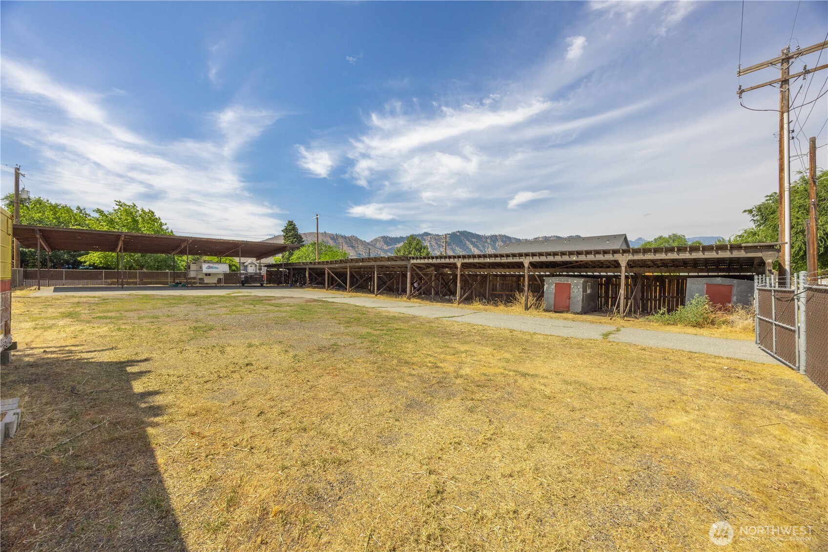 106 & 108 W Pleasant Avenue