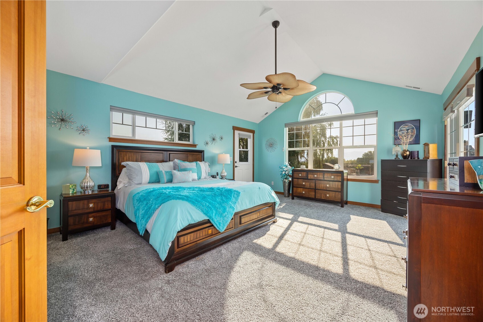 1190 Summit Boulevard