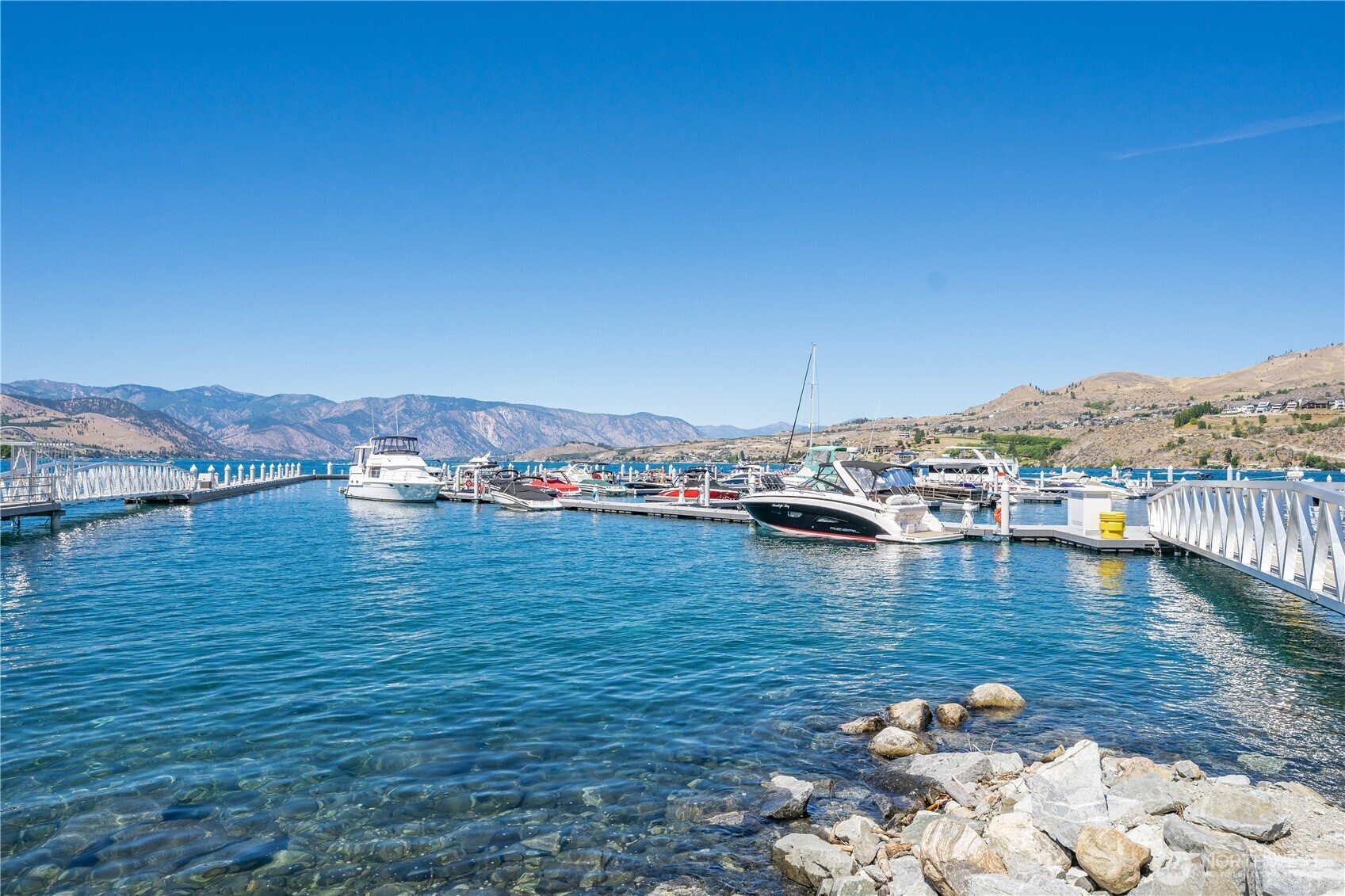 1350 W Woodin Avenue Unit: CDE2