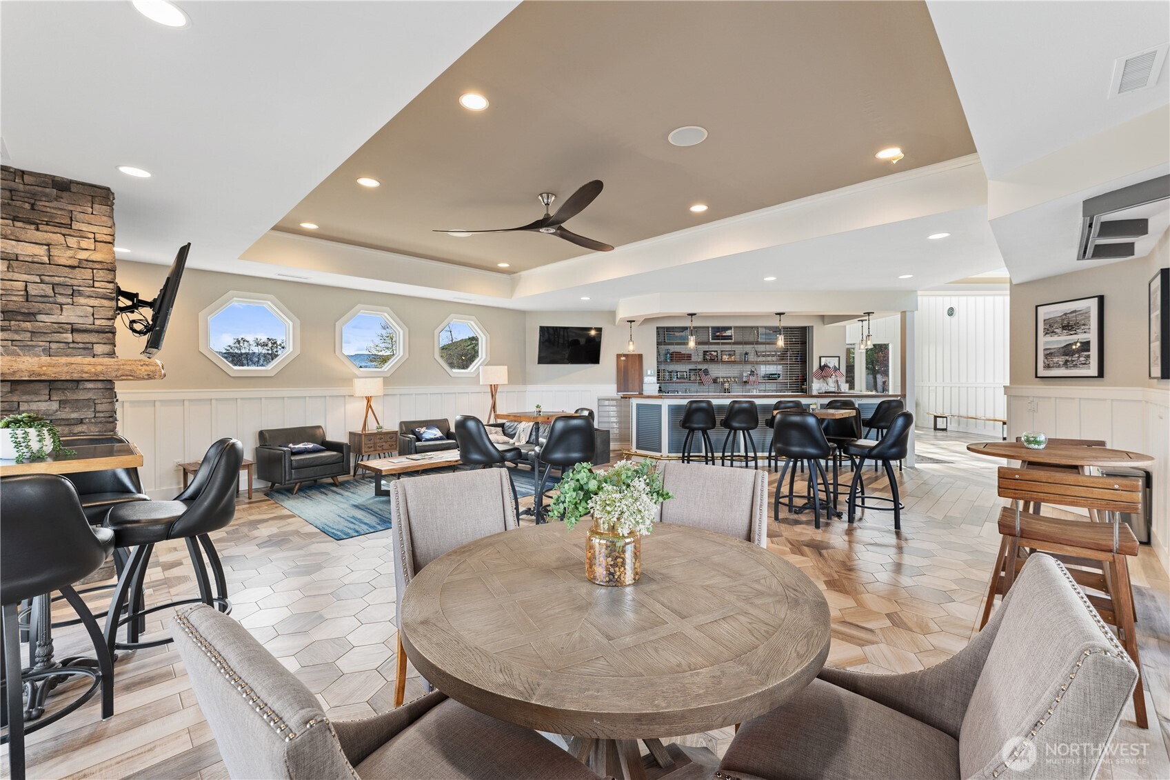 1350 W Woodin Avenue Unit: CDE2