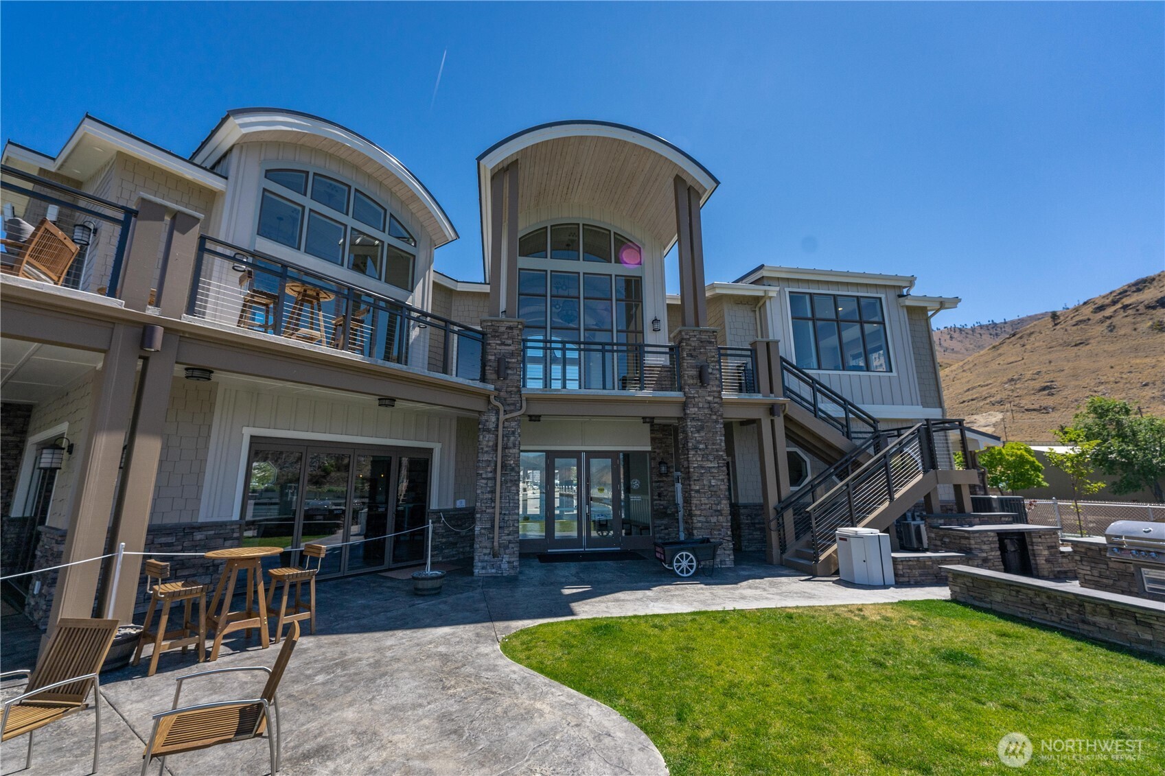 1350 W Woodin Avenue Unit: CDE1&2