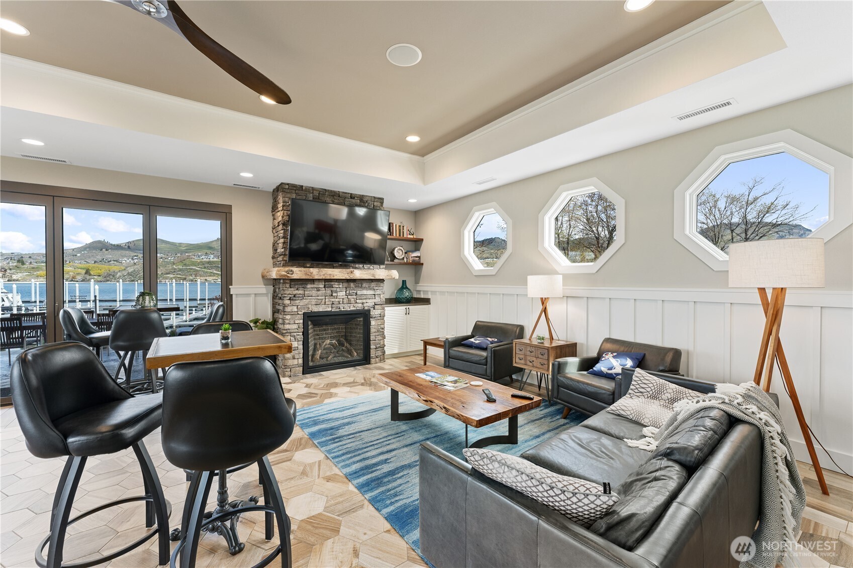 1350 W Woodin Avenue Unit: CDE1&2