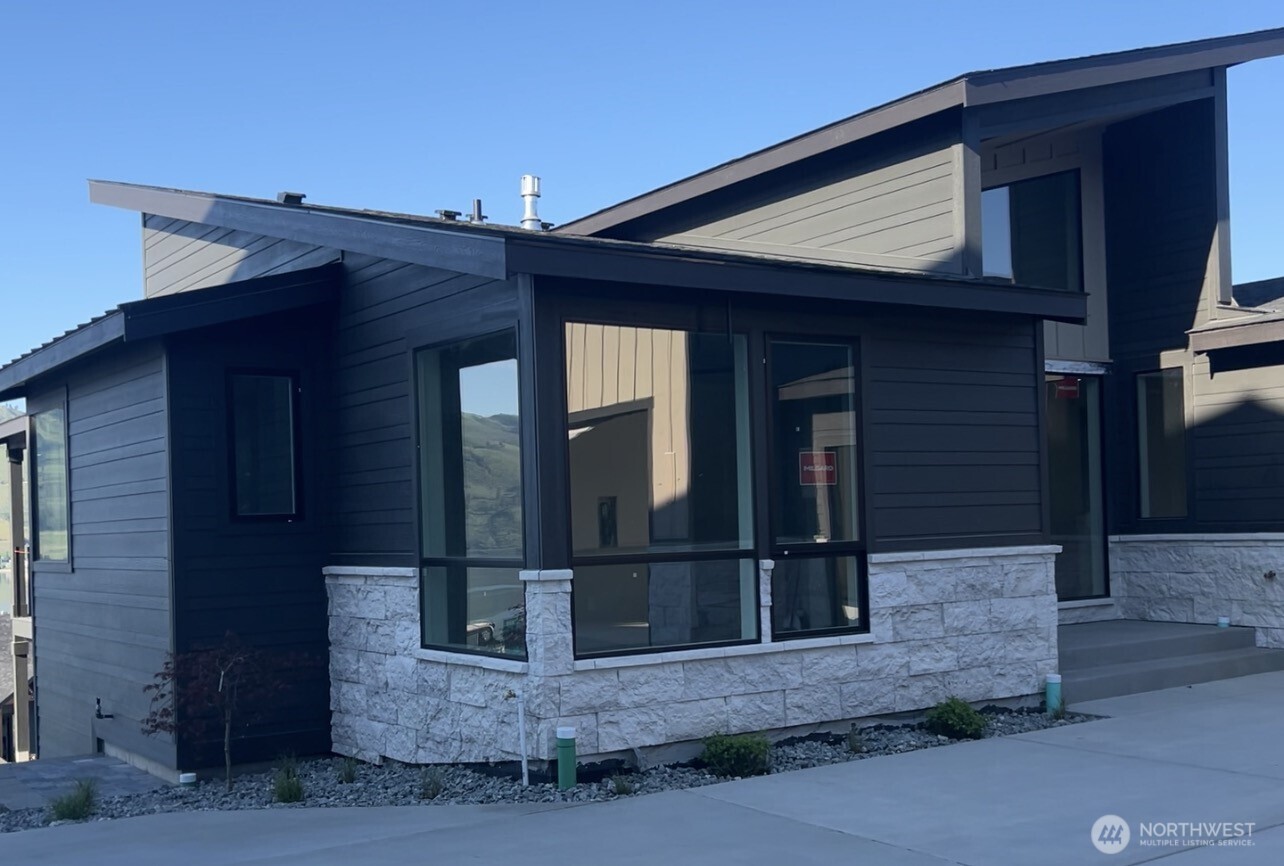 154 Apple Avenue