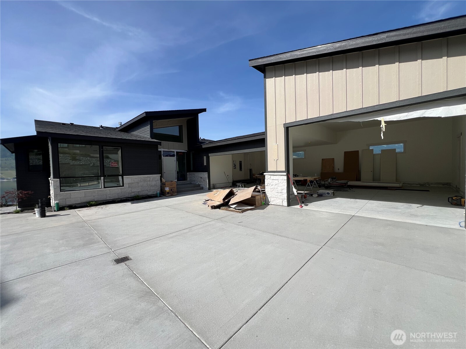 154 Apple Avenue