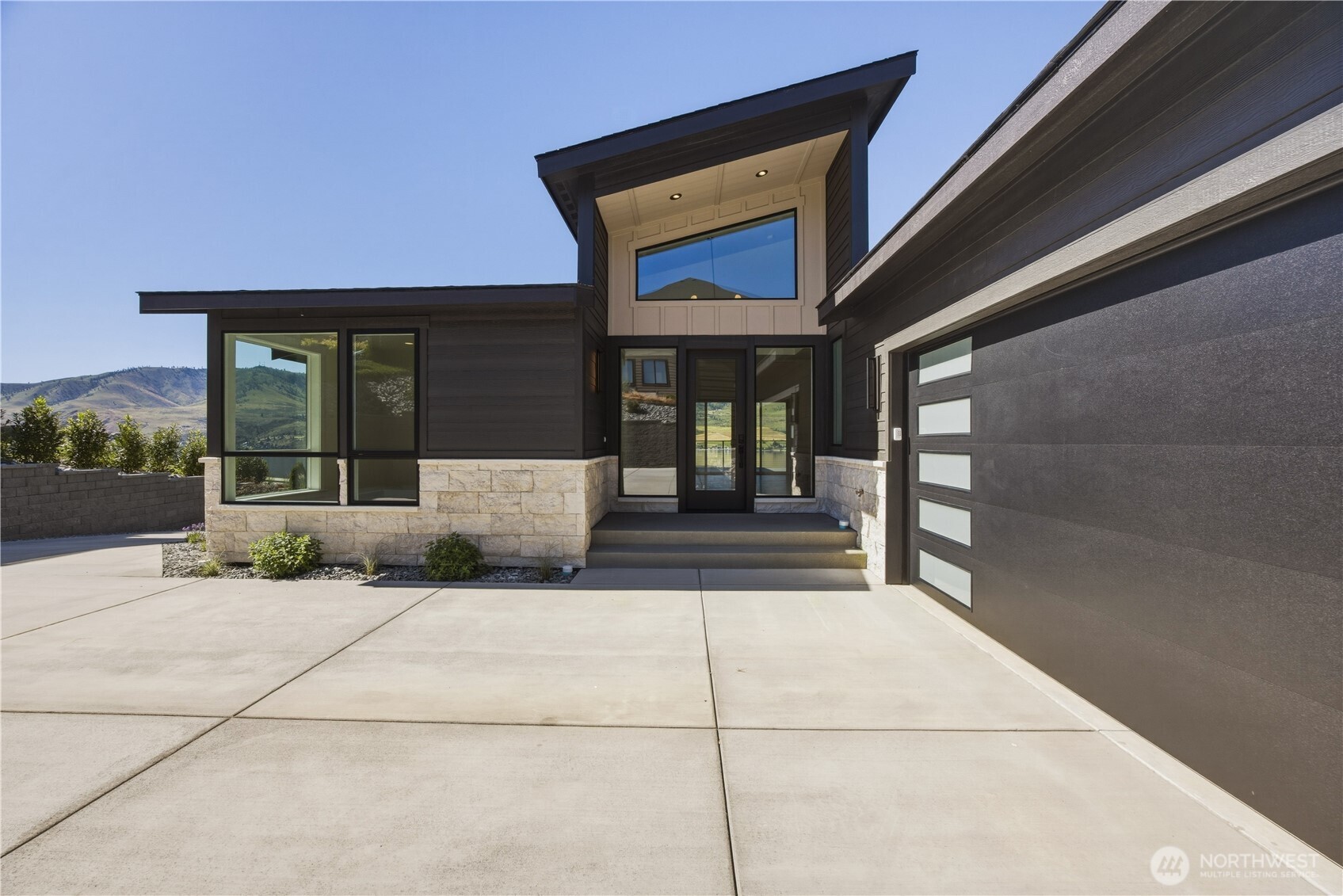 154 Apple Avenue