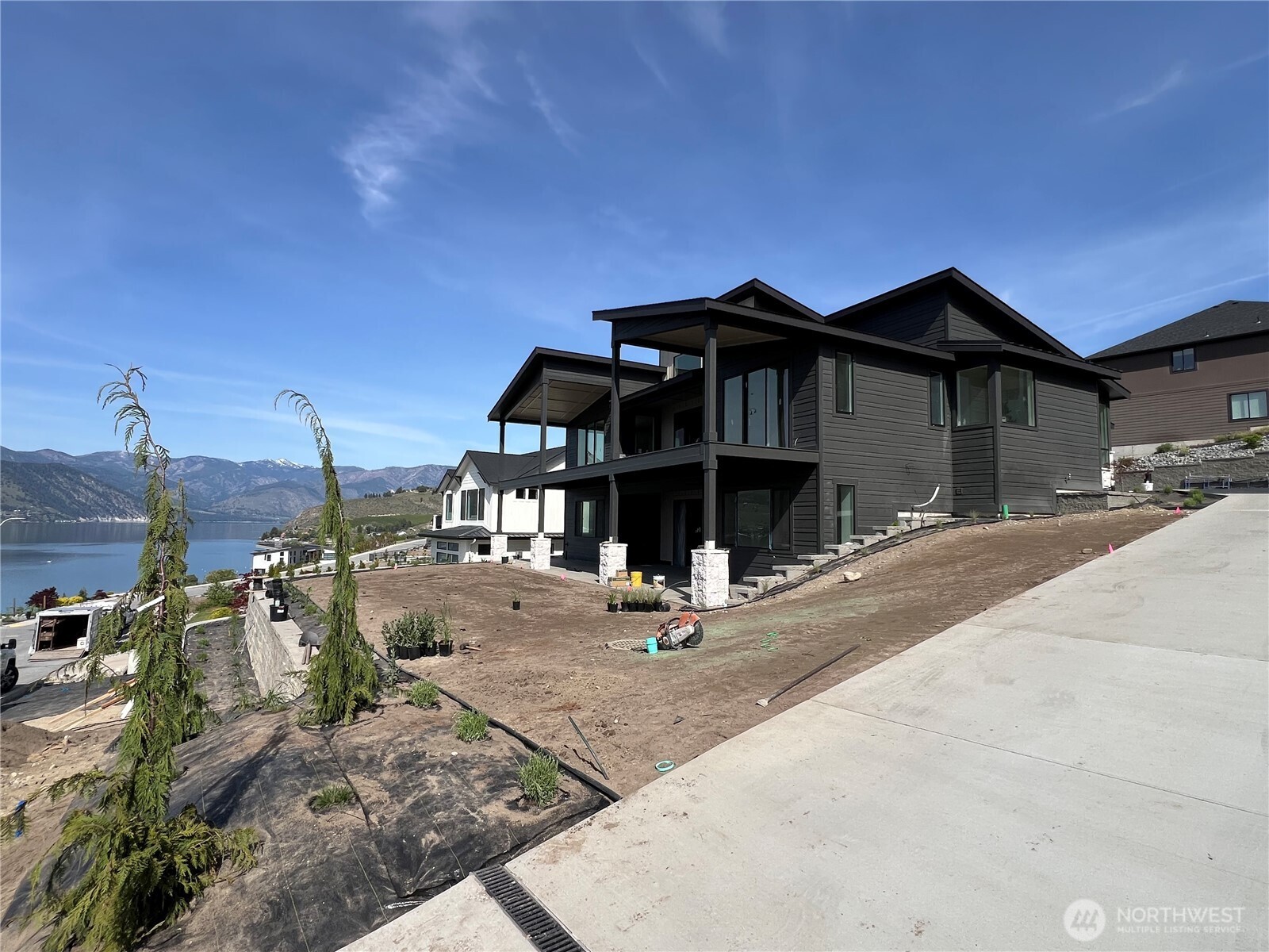 154 Apple Avenue