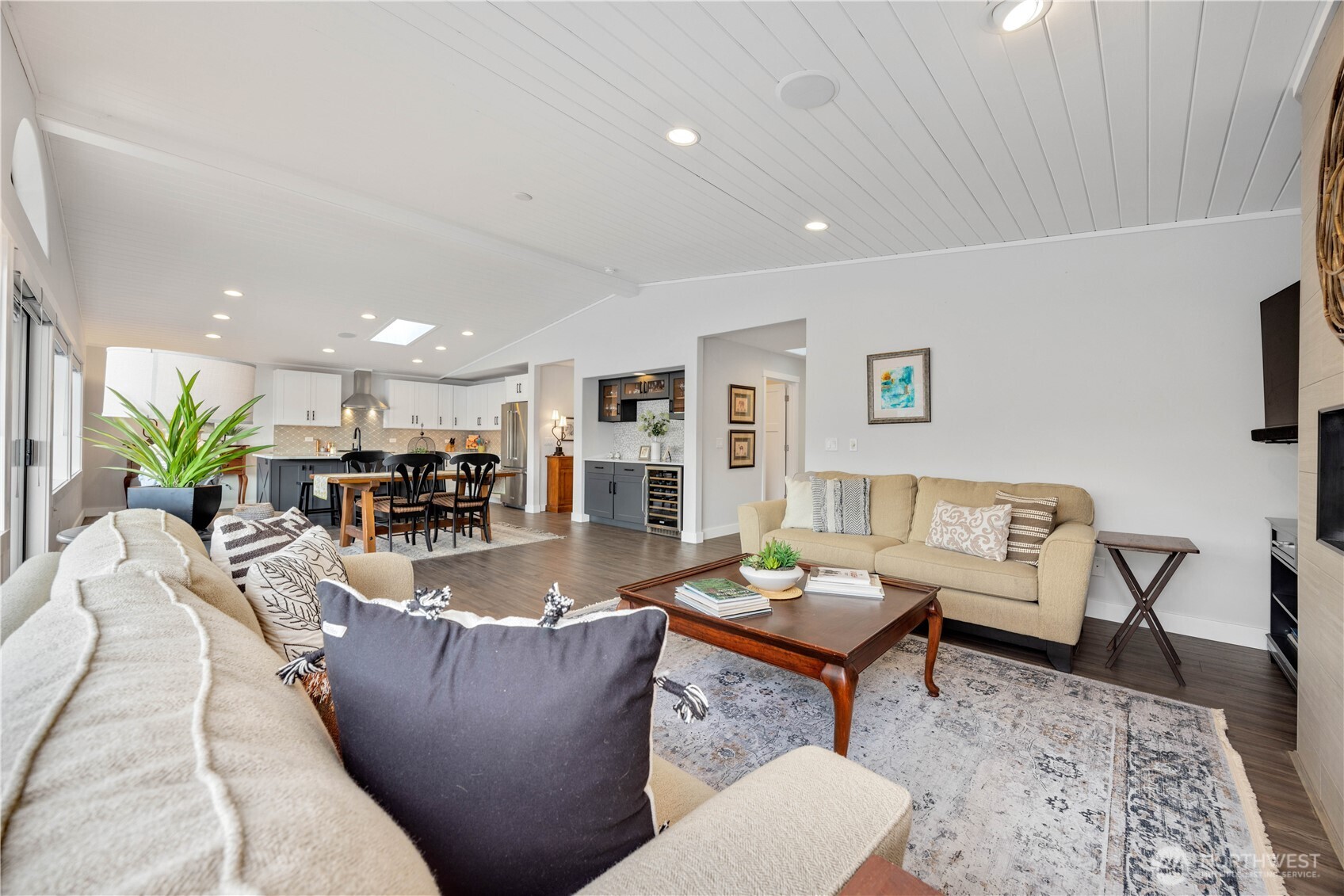 2885 Lakeshore Drive