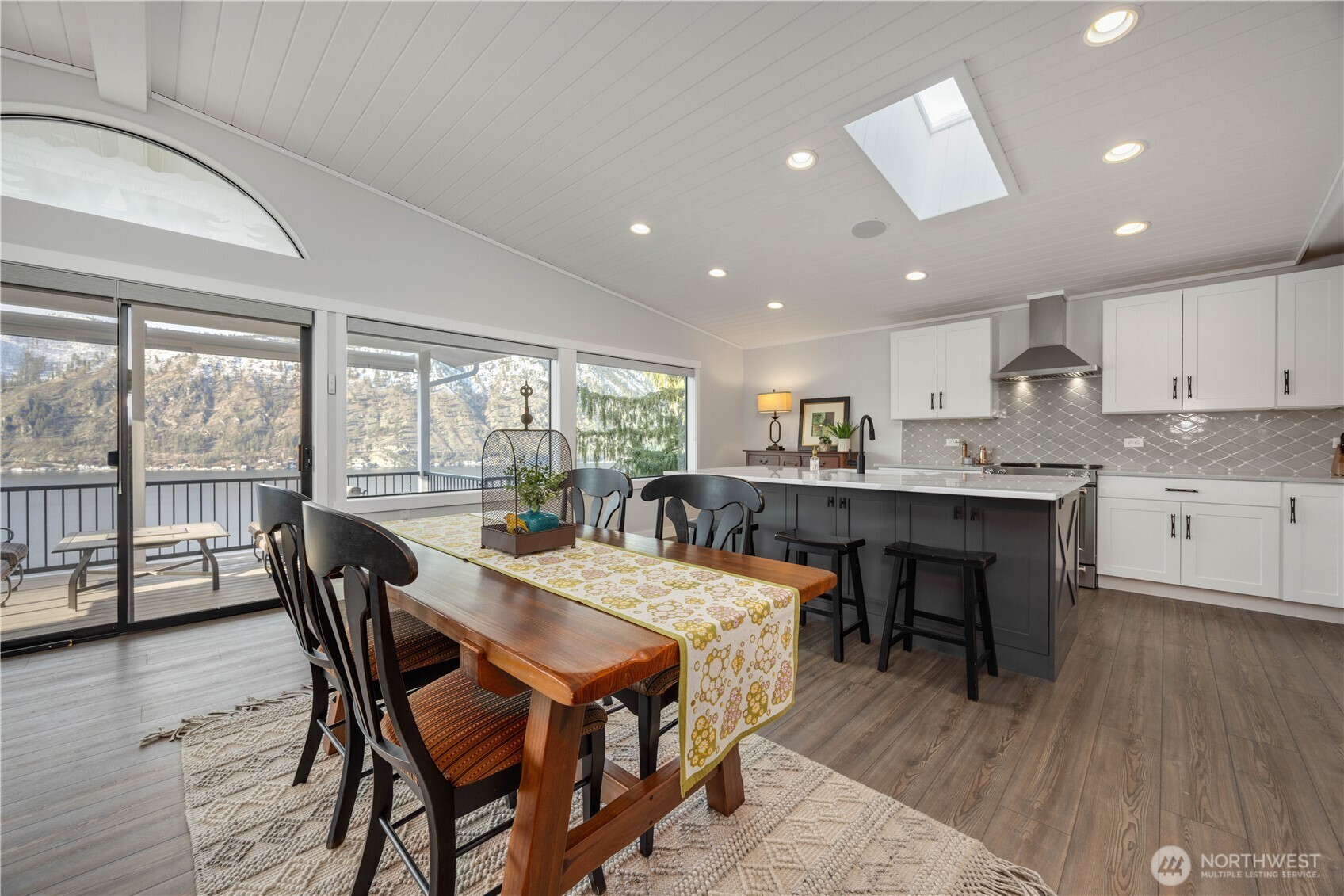 2885 Lakeshore Drive