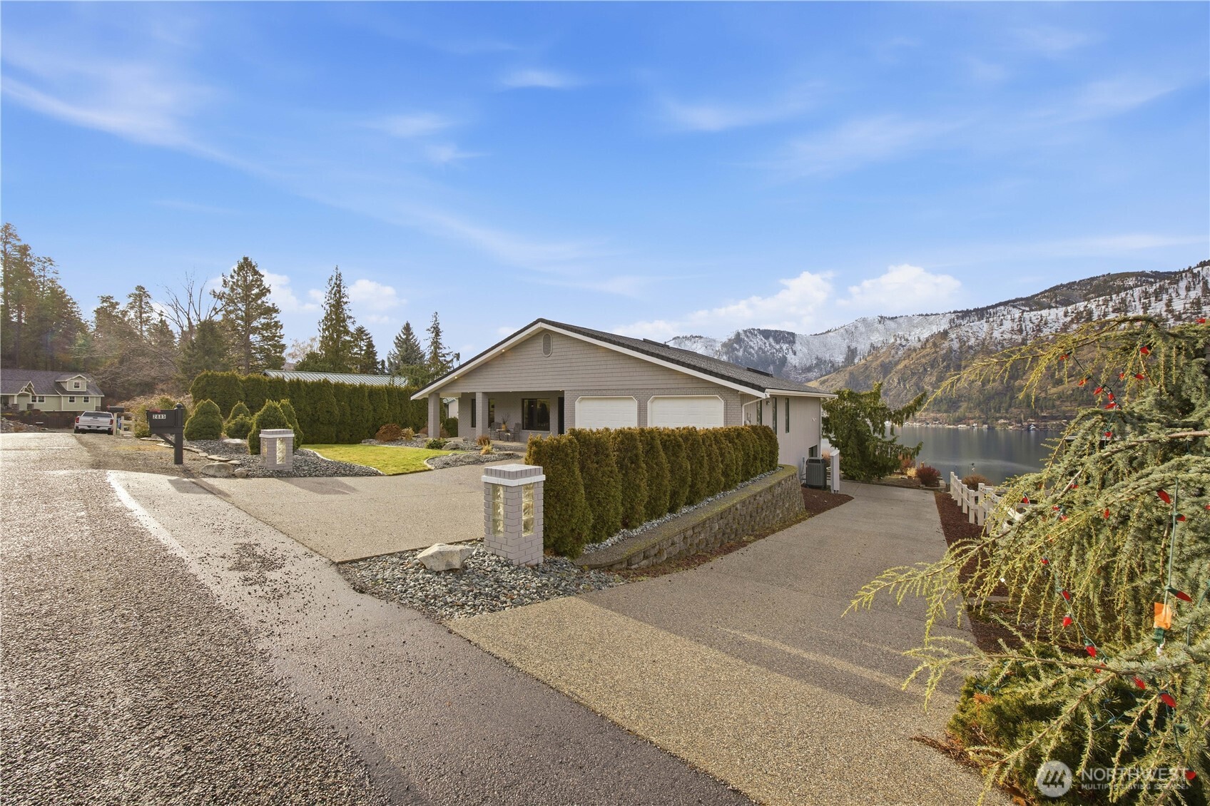 2885 Lakeshore Drive