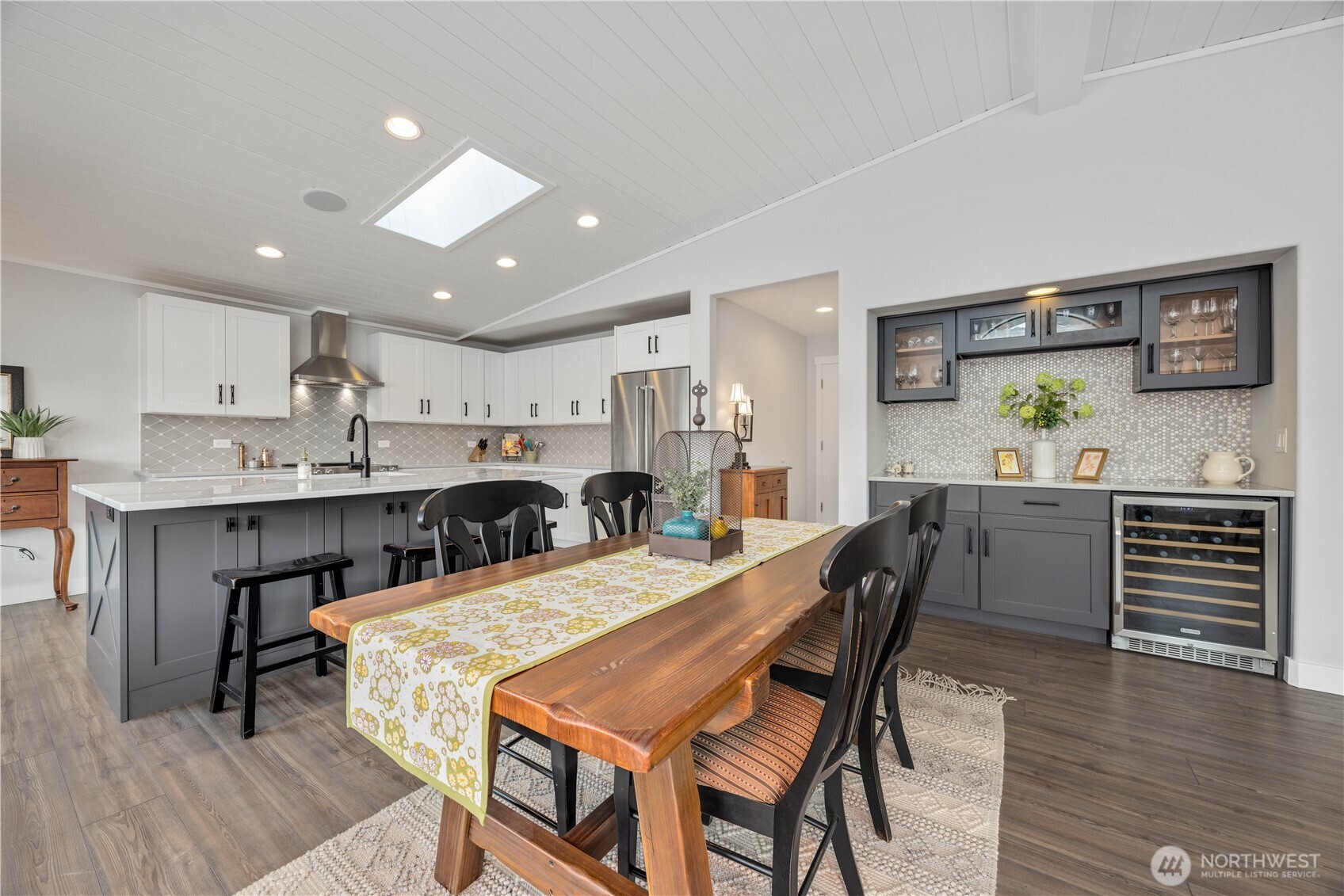 2885 Lakeshore Drive