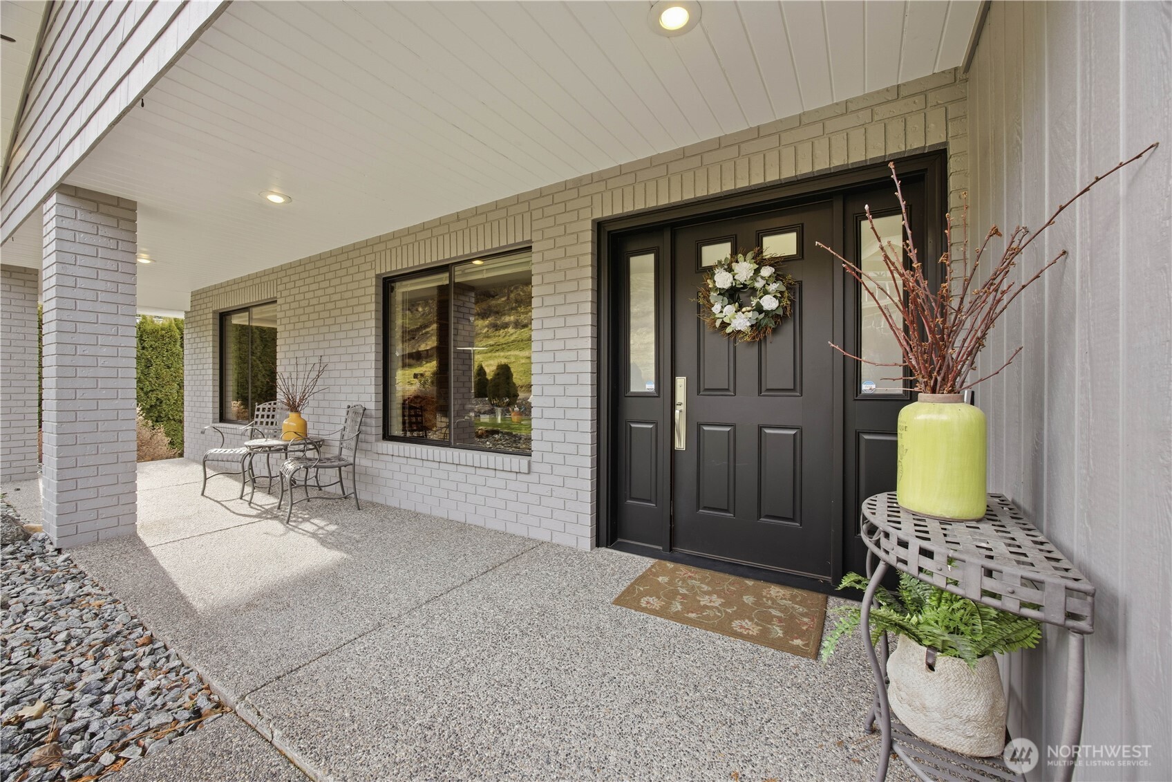 2885 Lakeshore Drive