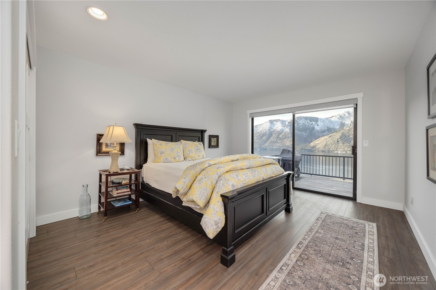 2885 Lakeshore Drive