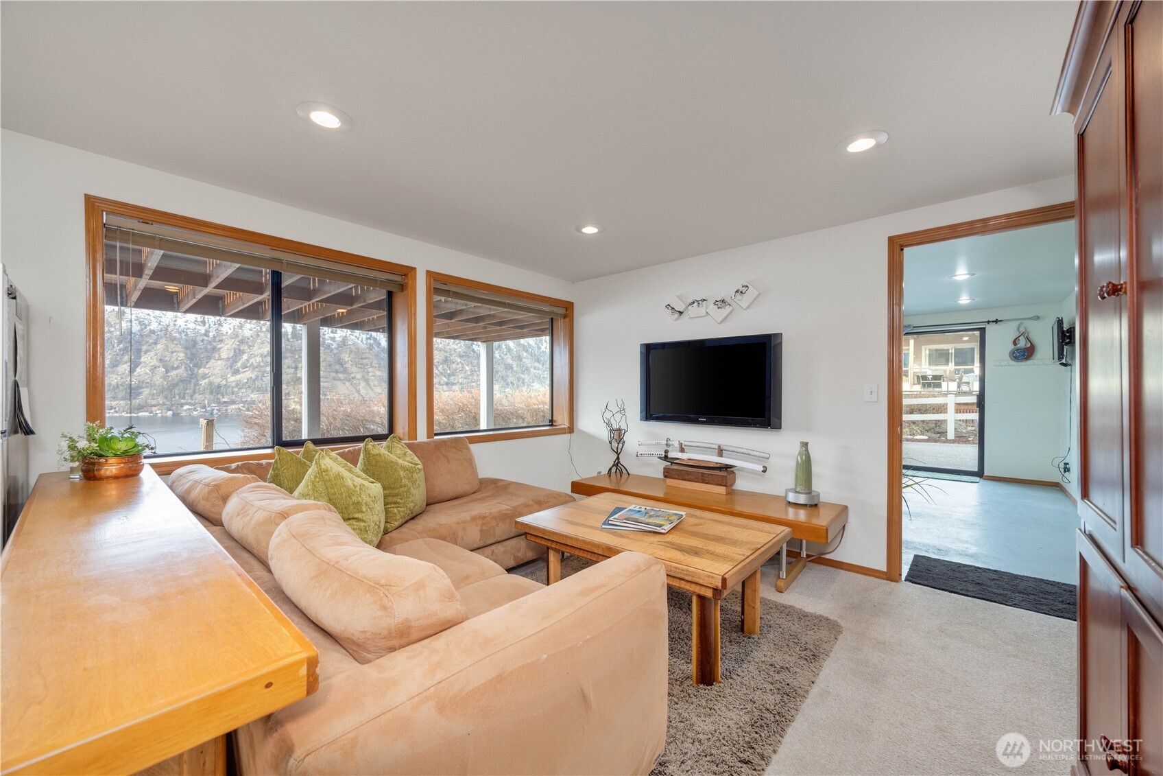 2885 Lakeshore Drive