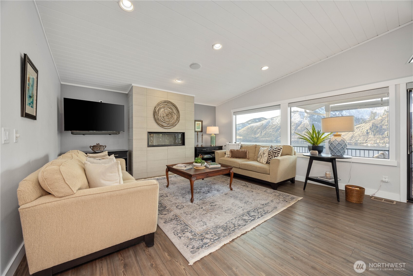 2885 Lakeshore Drive