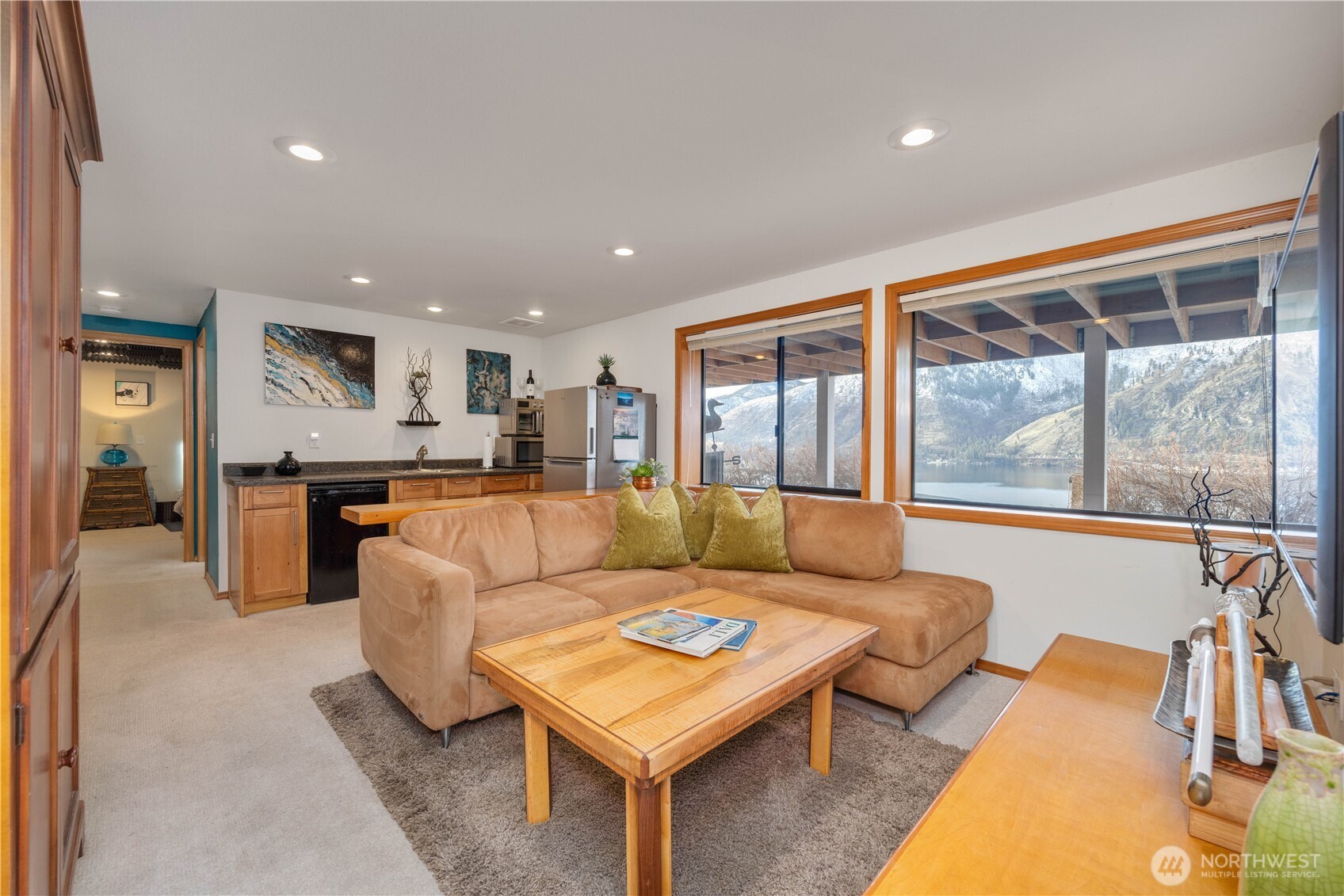 2885 Lakeshore Drive