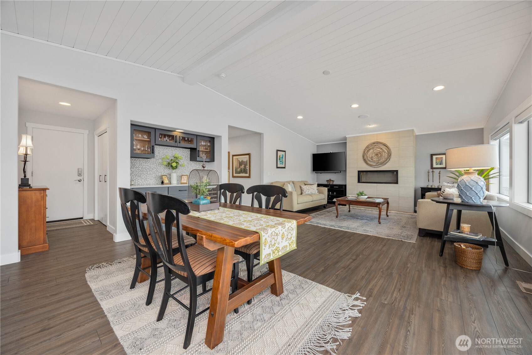 2885 Lakeshore Drive