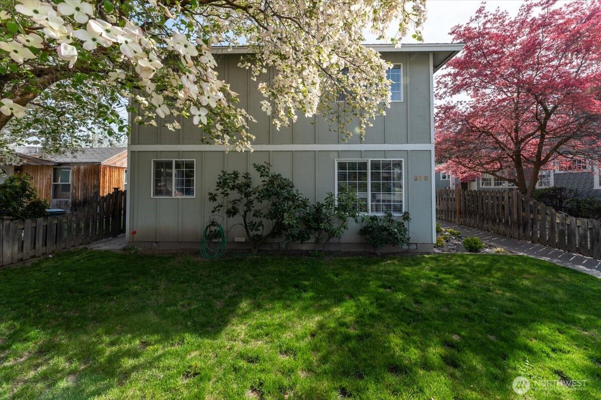 316 E Wapato Avenue Unit: 1